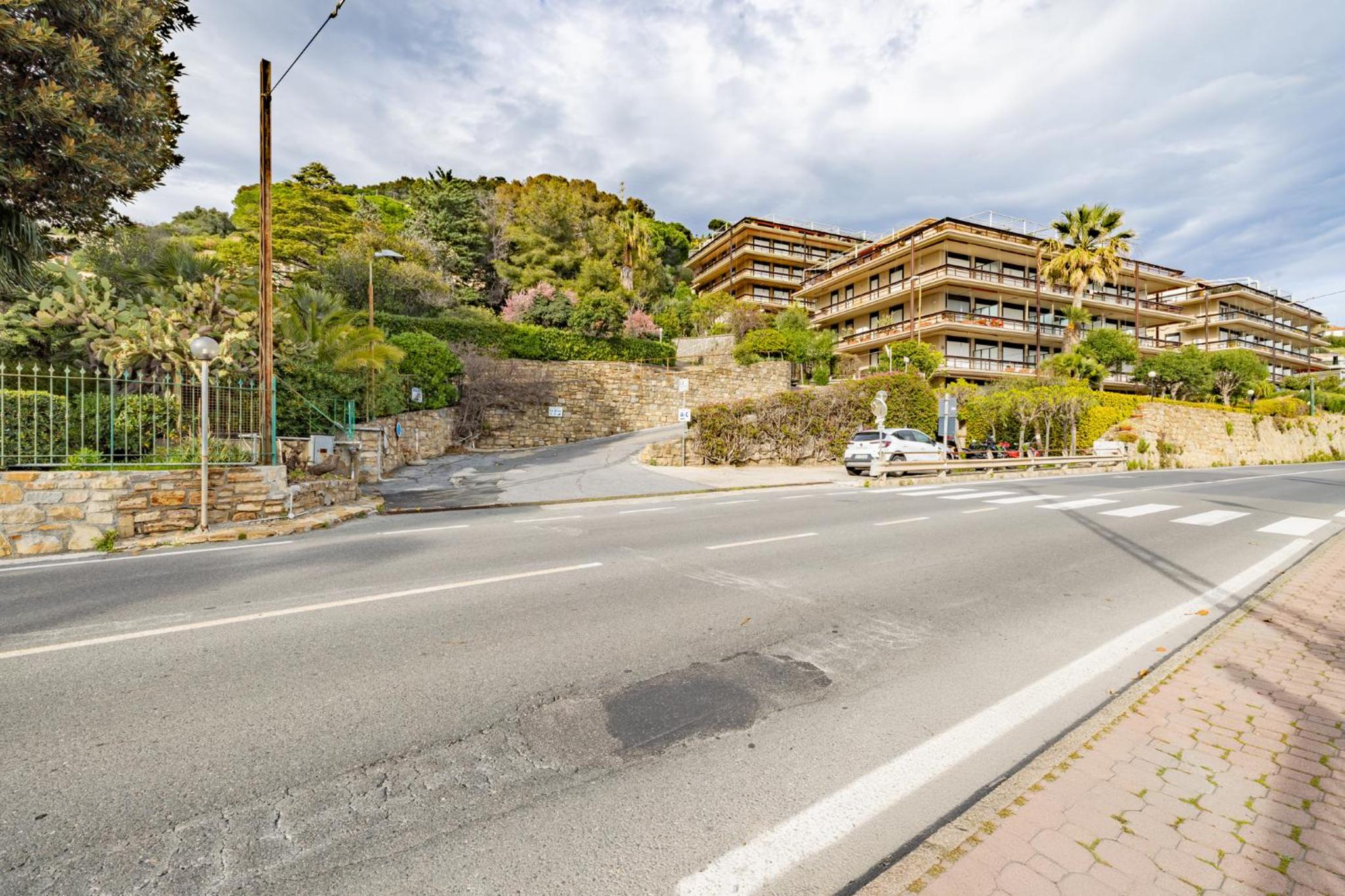 Mina House - Appartamento Fronte Mare con Ampia Terrazza e Garage