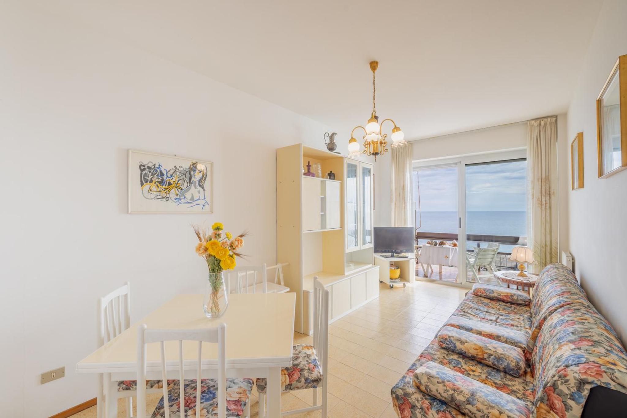 Mina House - Appartamento Fronte Mare con Ampia Terrazza e Garage
