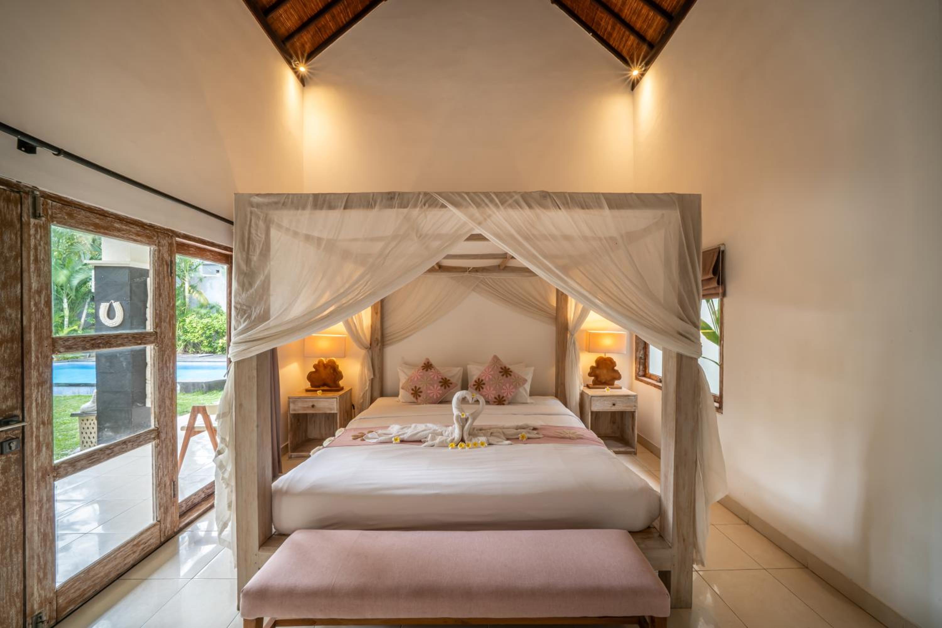Villa Kangaroo Seminyak, 2BR private pool villa close to double six beach
