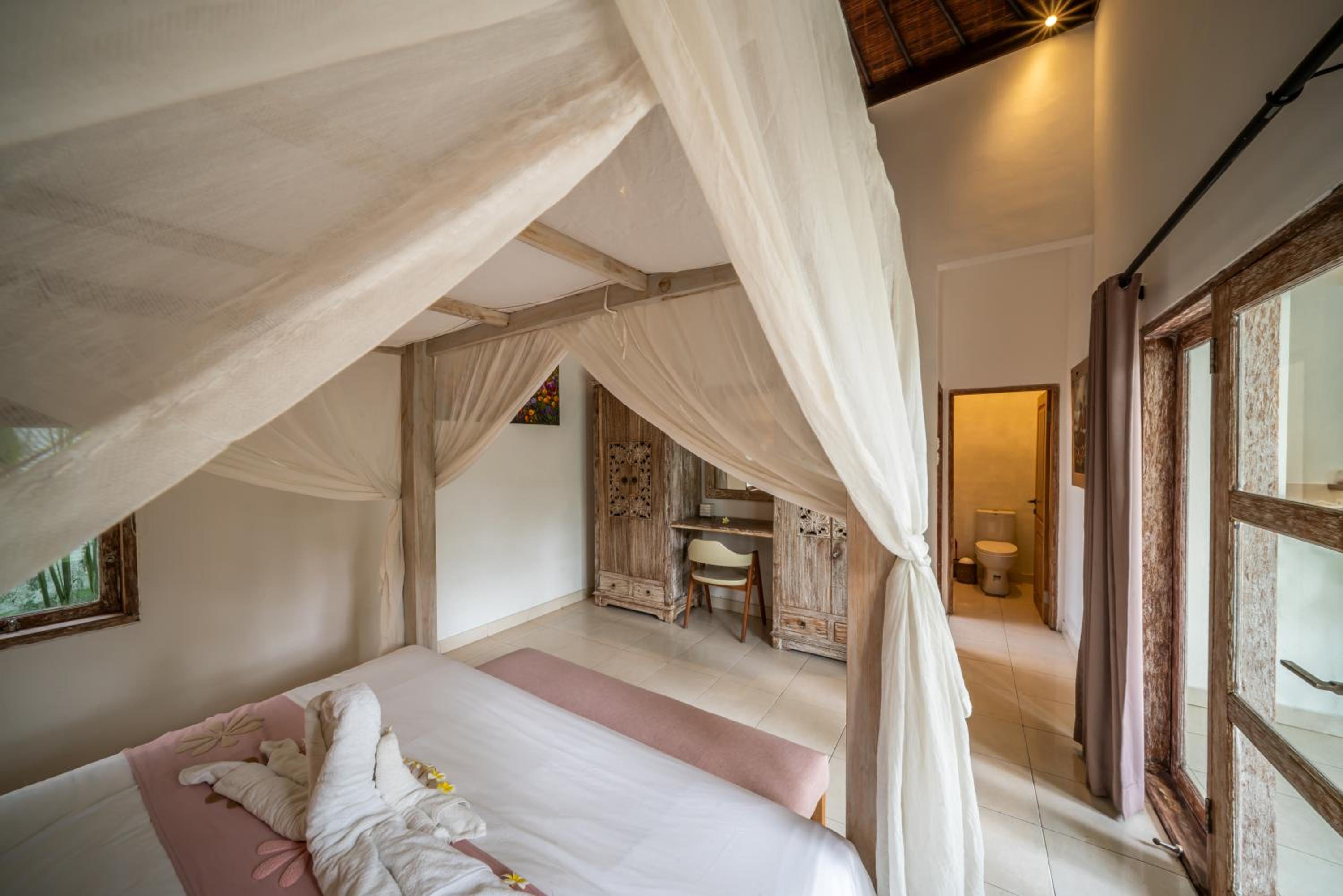 Villa Kangaroo Seminyak, 2BR private pool villa close to double six beach