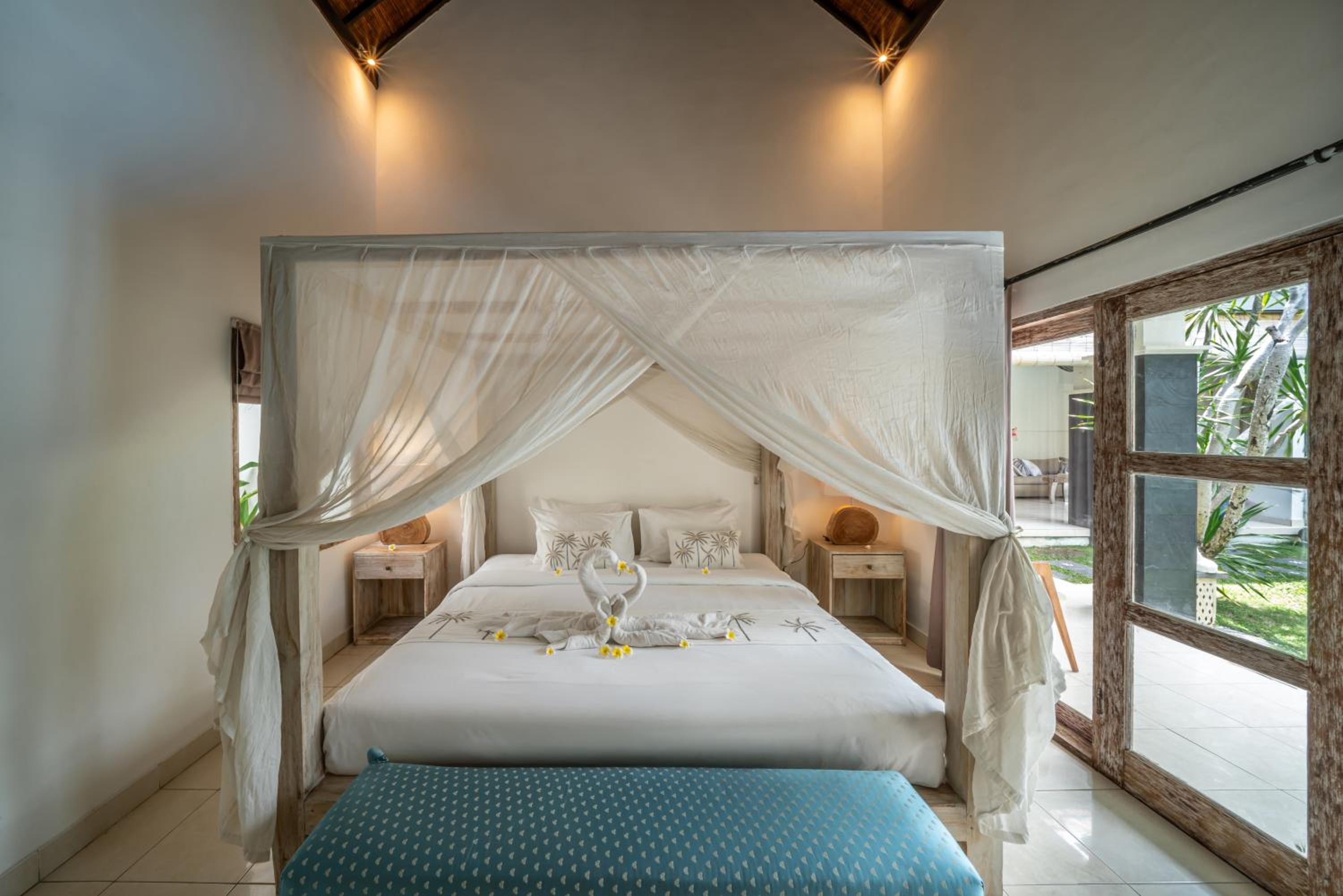 Villa Kangaroo Seminyak, 2BR private pool villa close to double six beach