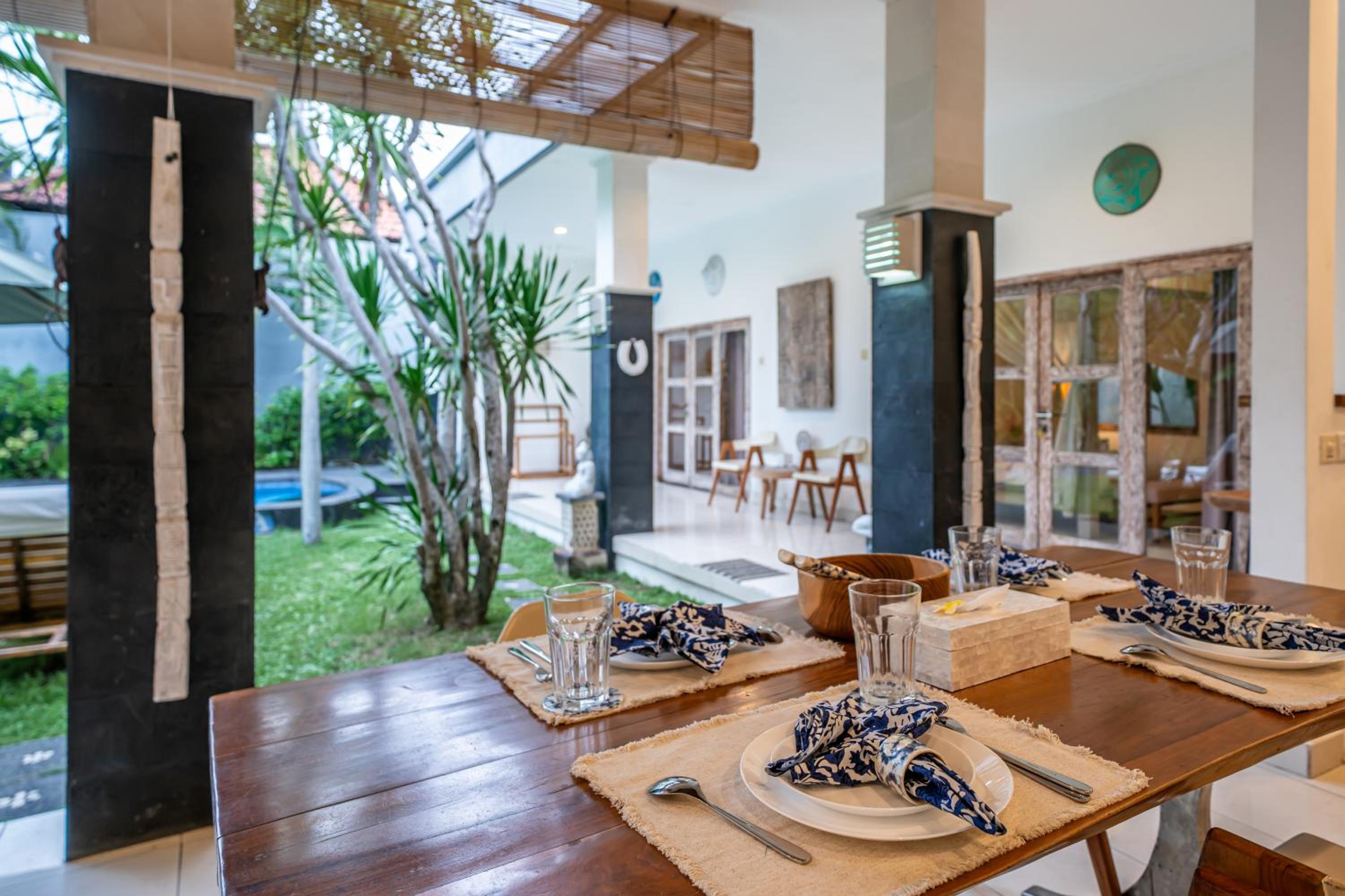 Villa Kangaroo Seminyak, 2BR private pool villa close to double six beach