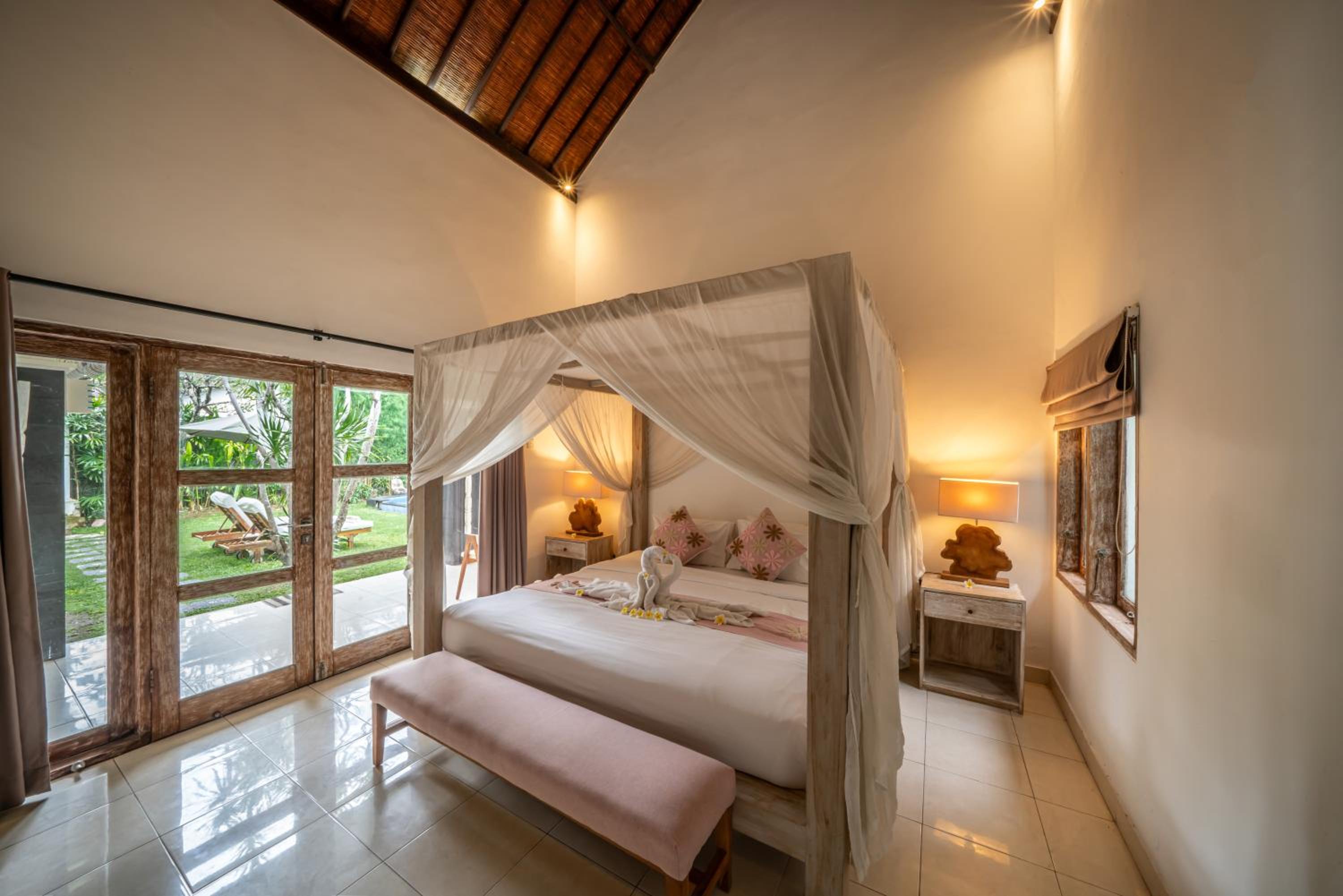 Villa Kangaroo Seminyak, 2BR private pool villa close to double six beach