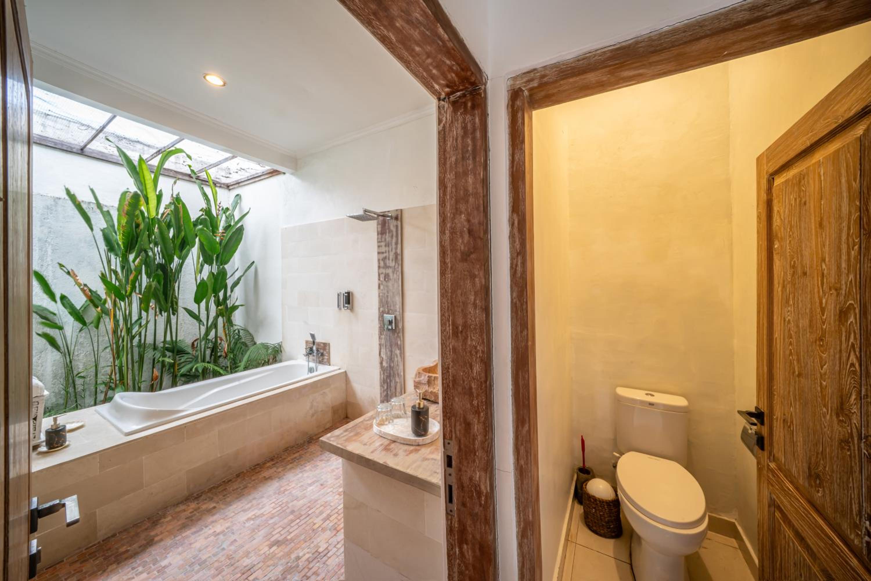 Villa Kangaroo Seminyak, 2BR private pool villa close to double six beach