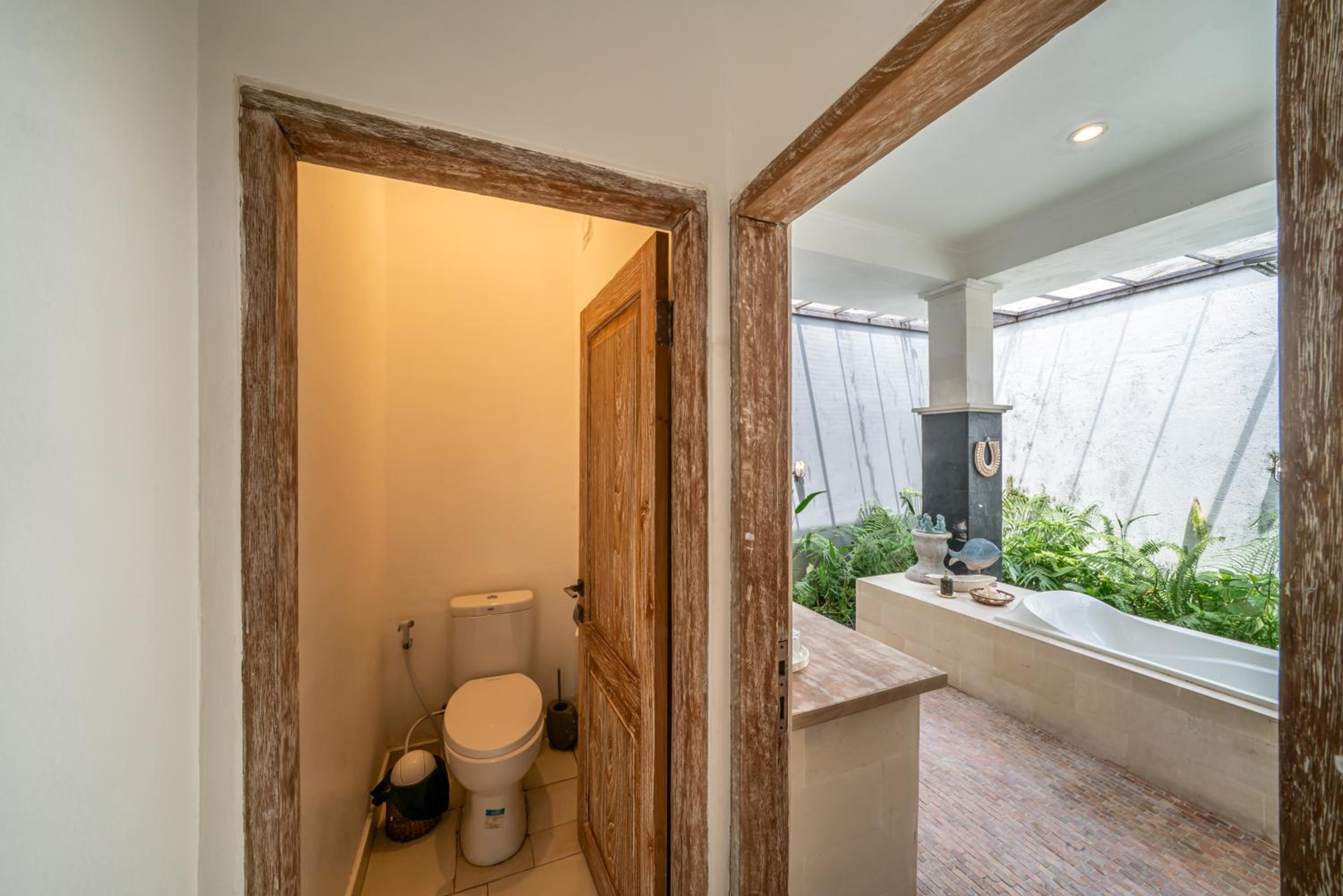 Villa Kangaroo Seminyak, 2BR private pool villa close to double six beach