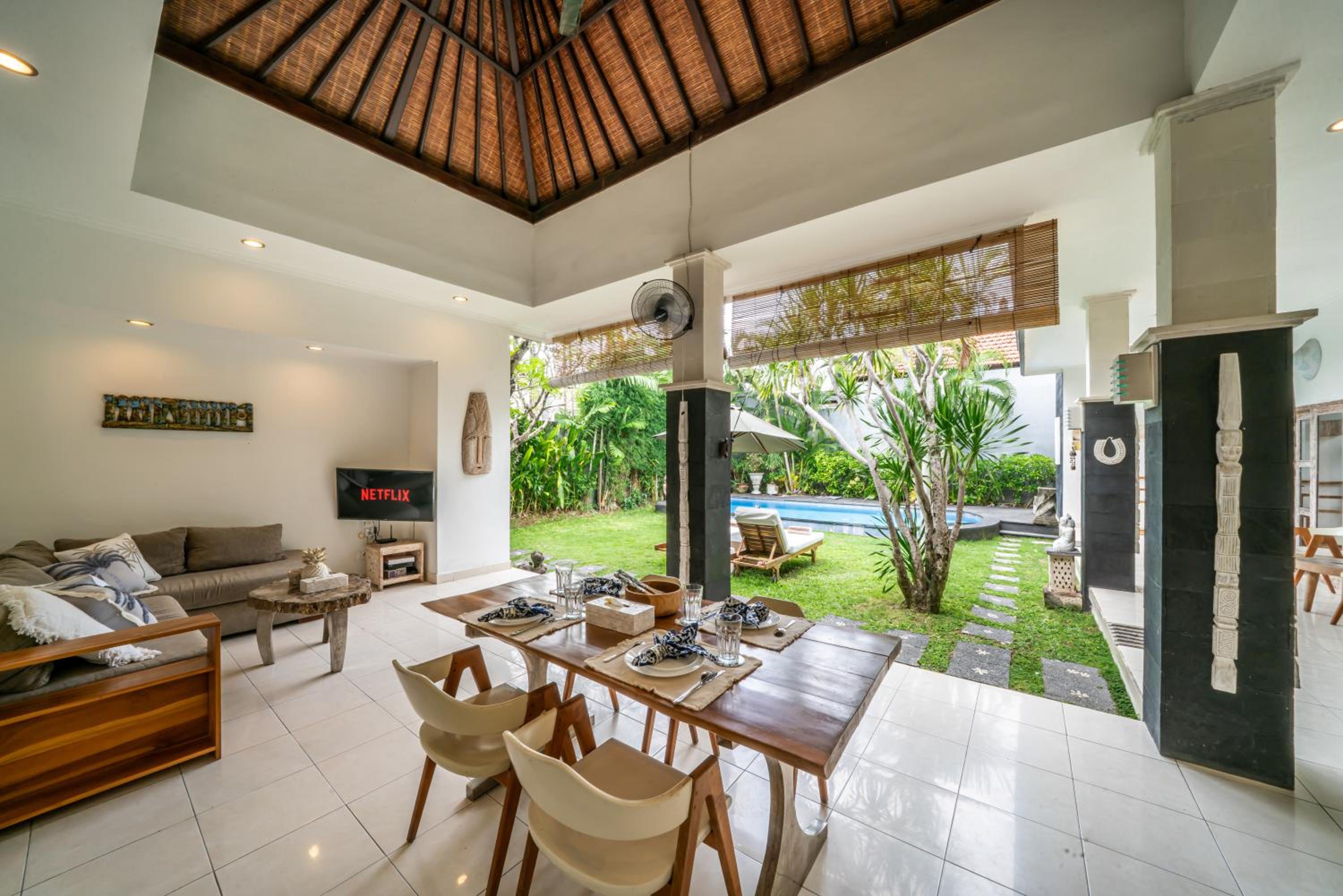 Villa Kangaroo Seminyak, 2BR private pool villa close to double six beach