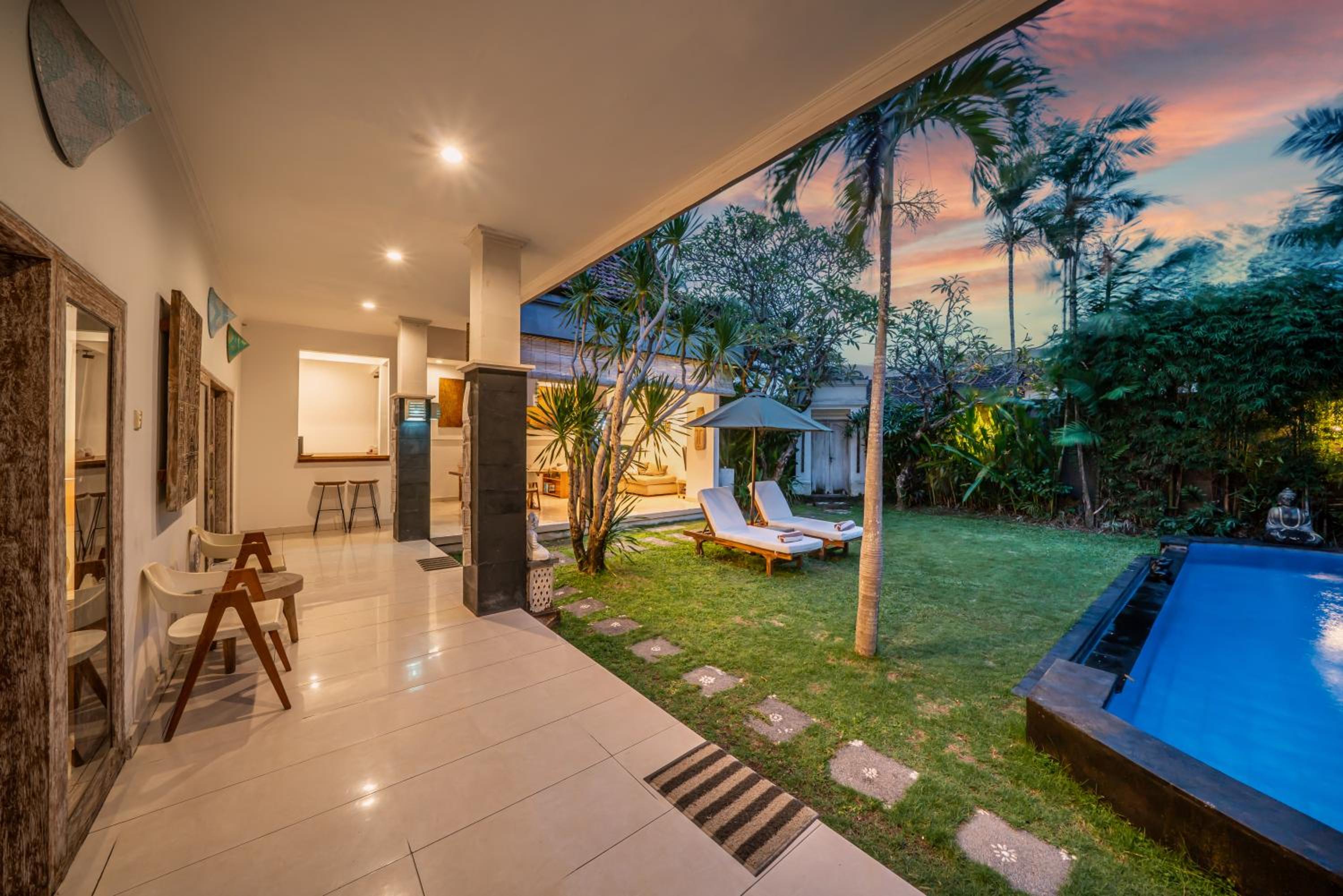 Villa Kangaroo Seminyak, 2BR private pool villa close to double six beach