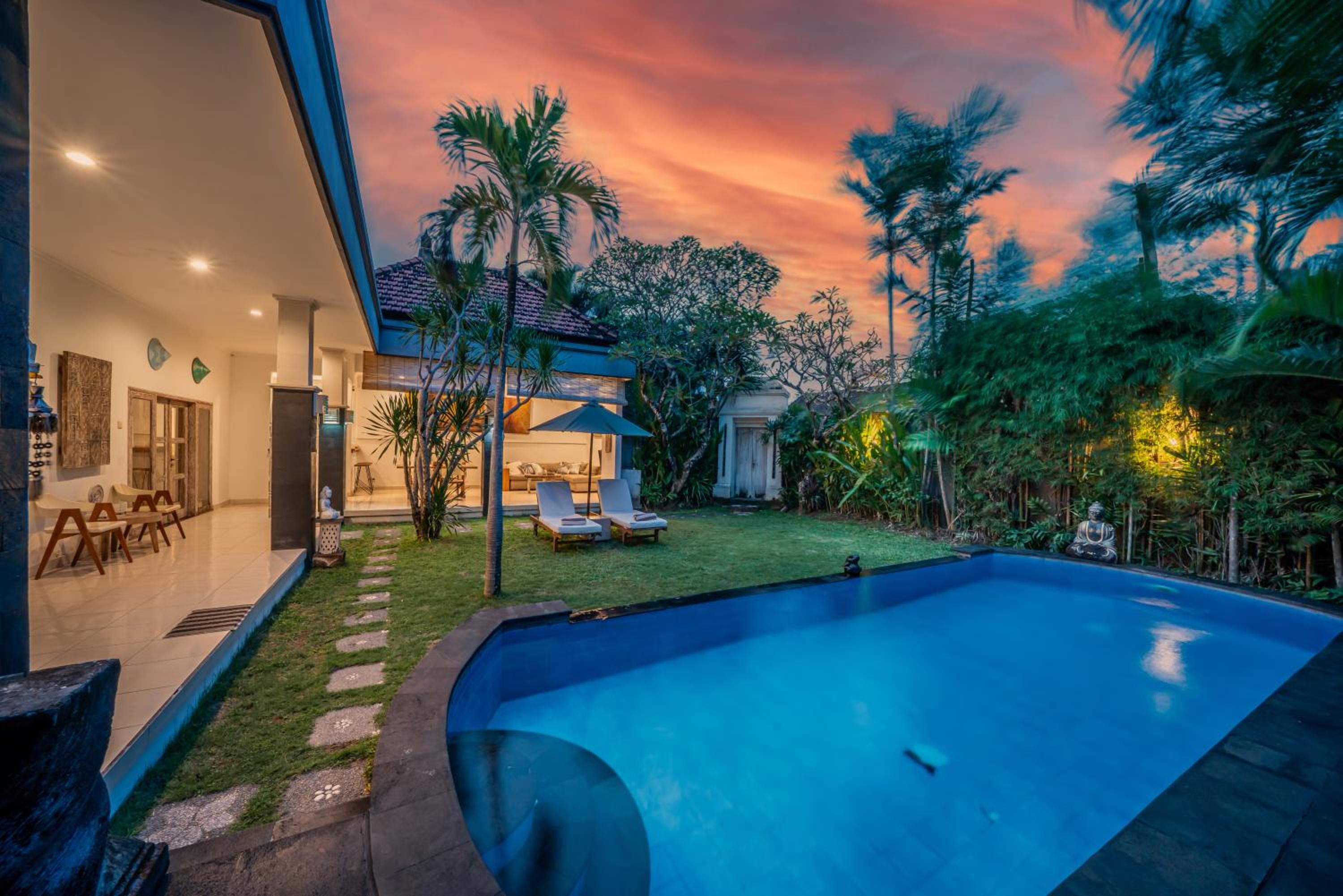 Villa Kangaroo Seminyak, 2BR private pool villa close to double six beach