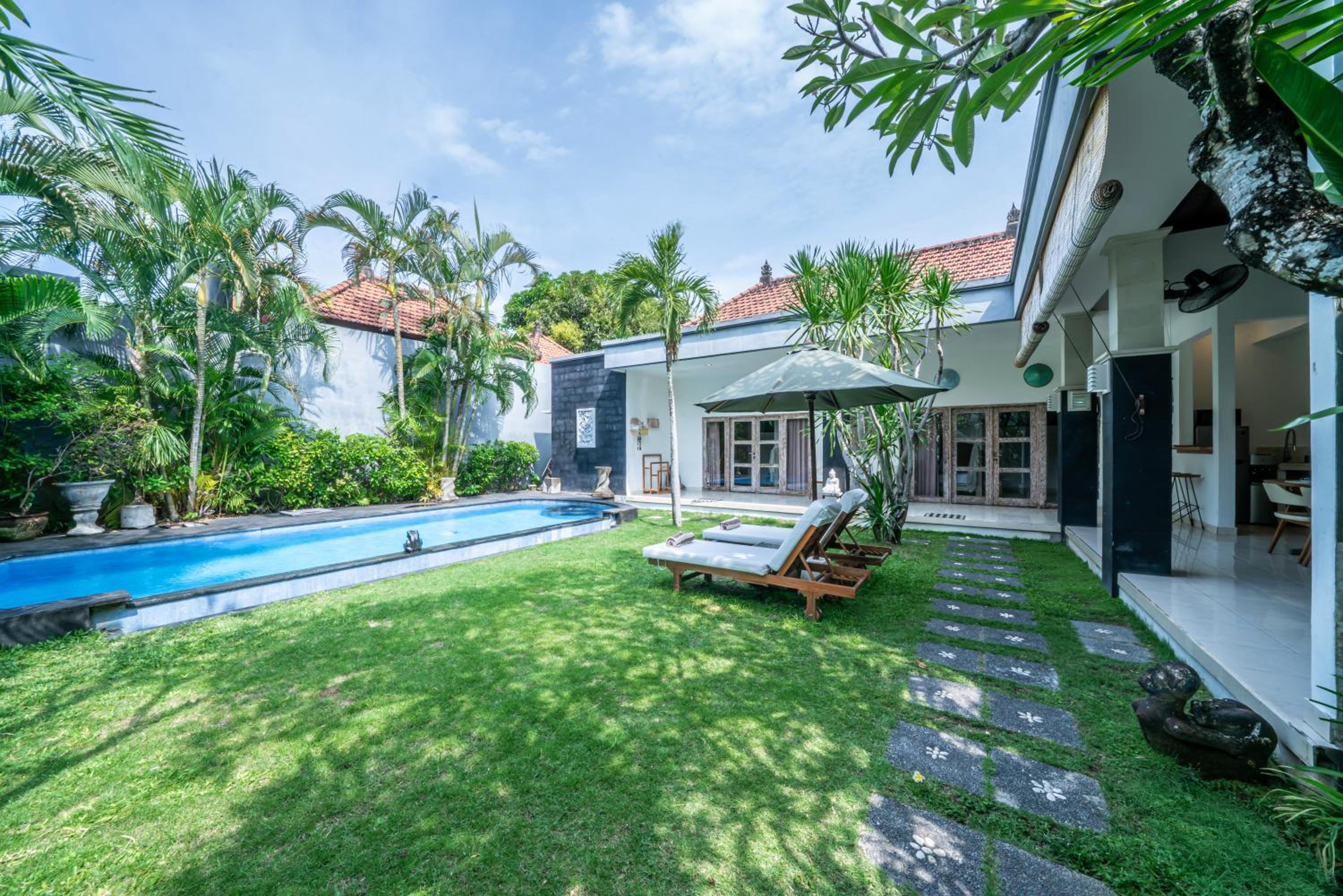 Villa Kangaroo Seminyak, 2BR private pool villa close to double six beach