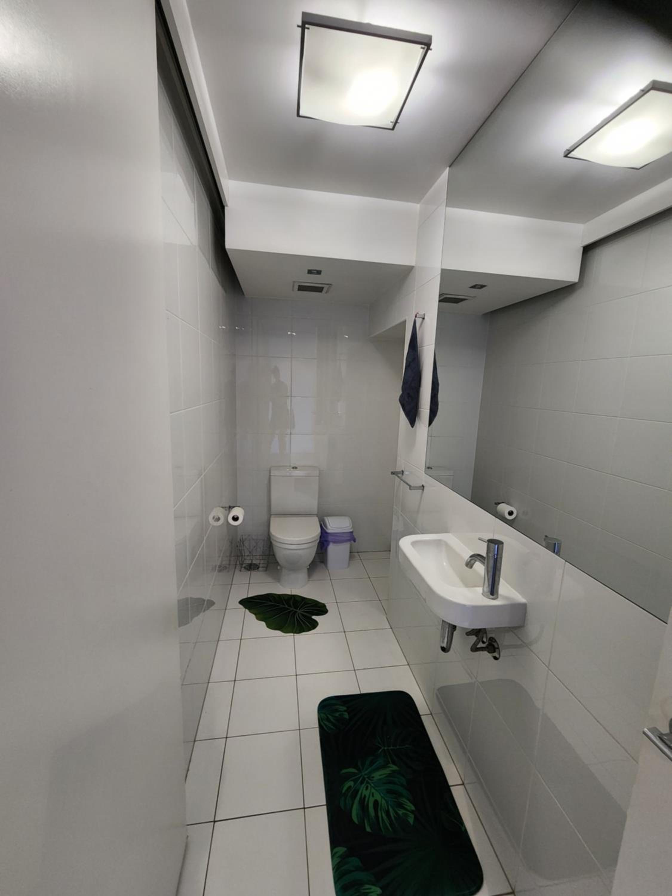 Spacious 1 bedroom mezzanine apartment with large bath views 2 free parking spots
