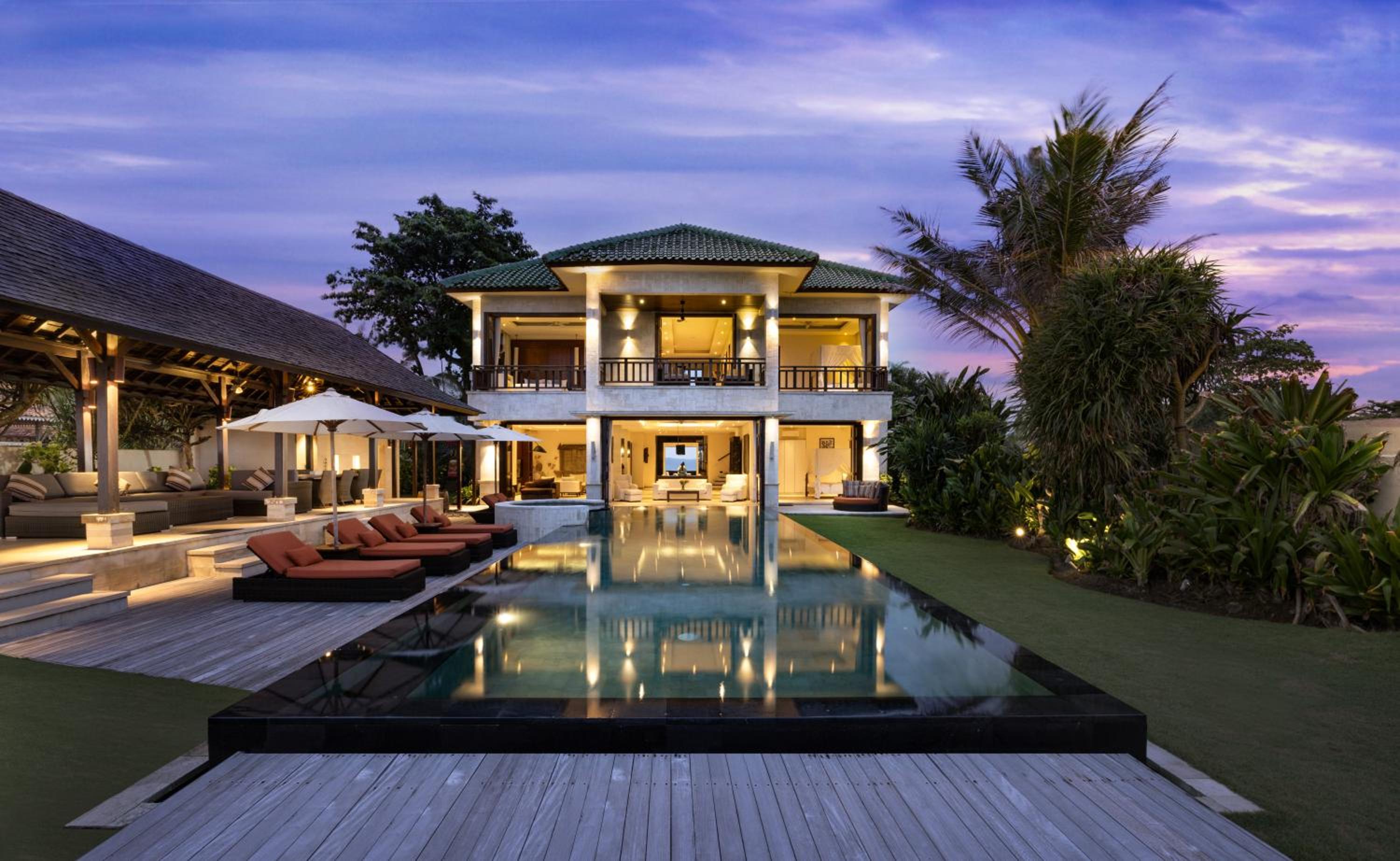 Villa Rosita Oceanfront Villa with Private Chef in Bali