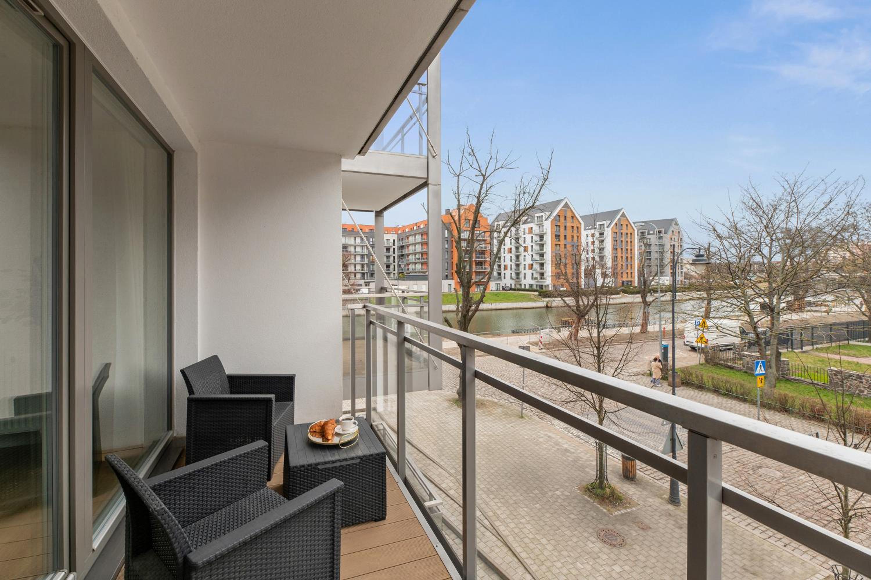 Riverfront by Downtown Apartments