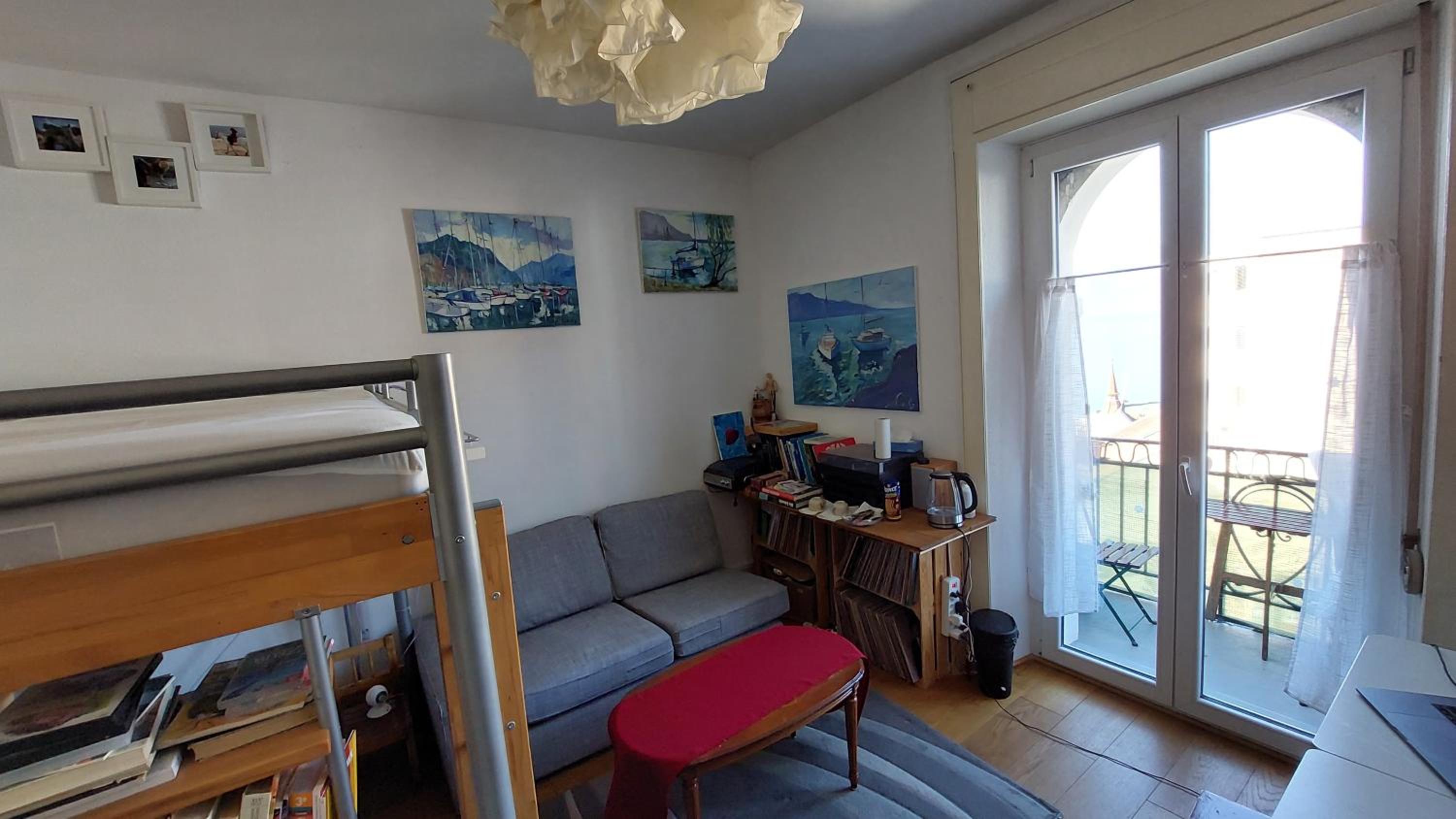 Inspiration room, lake, mountains, balcony in Montreux city center