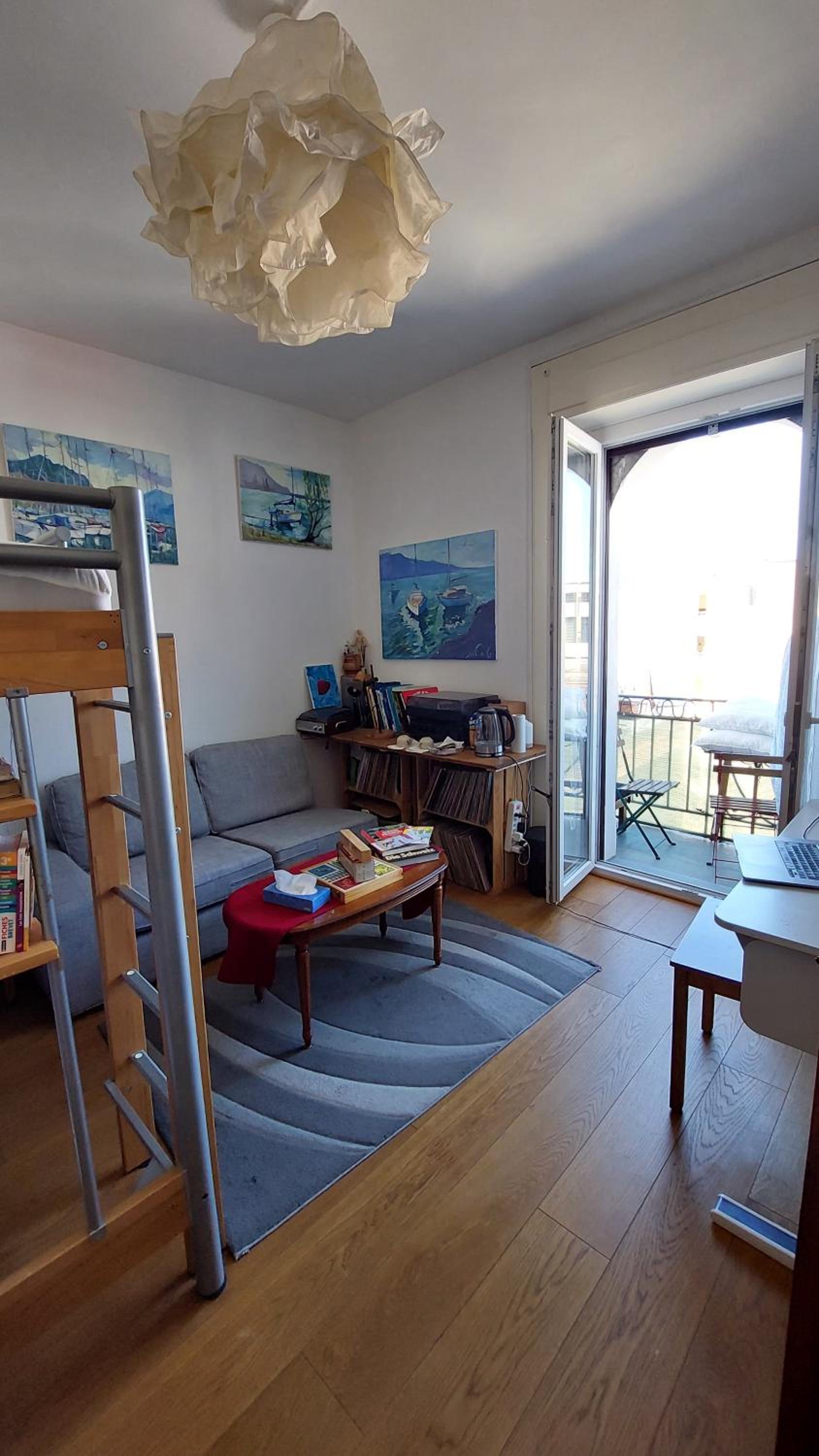 Inspiration room, lake, mountains, balcony in Montreux city center