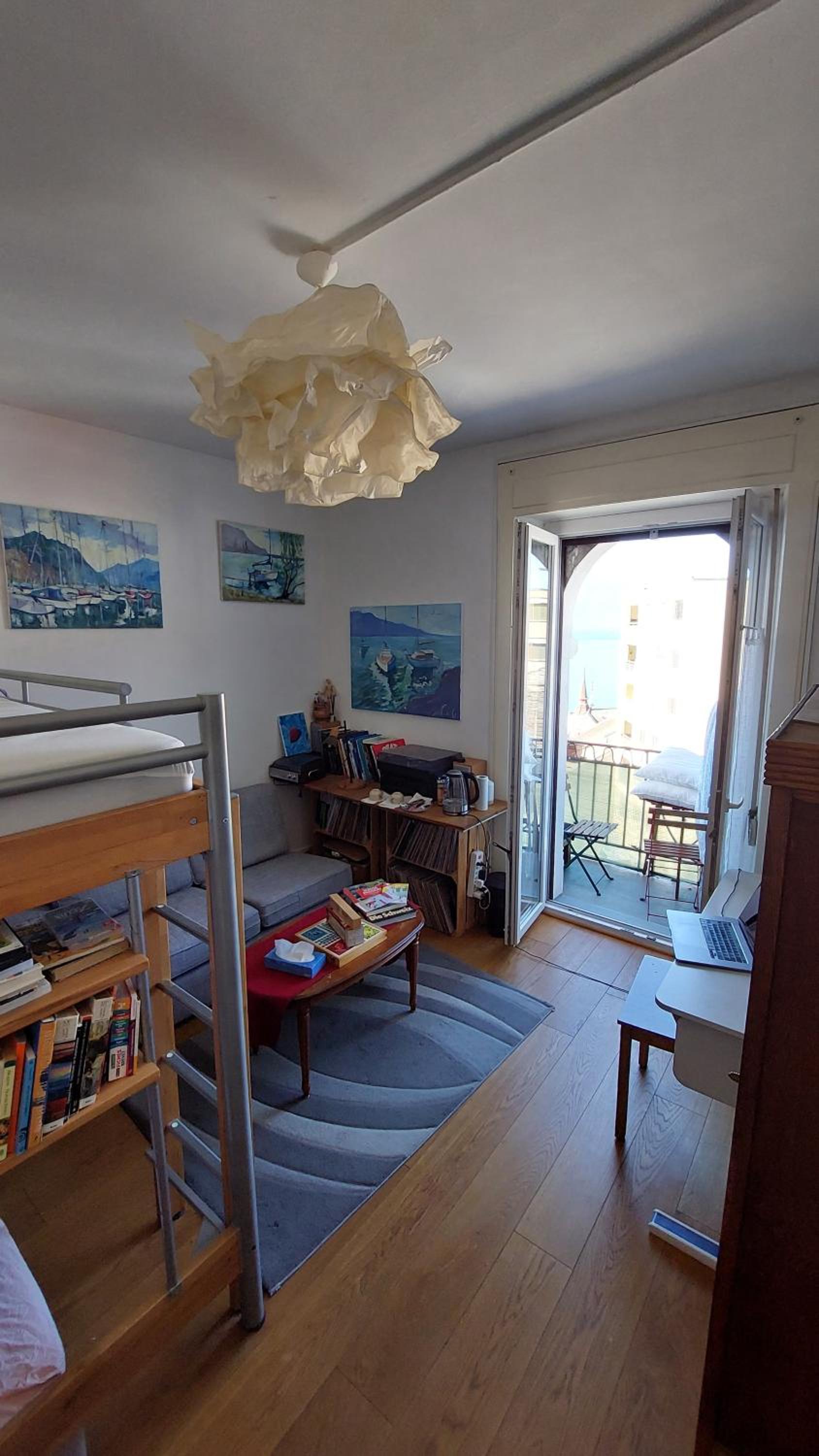 Inspiration room, lake, mountains, balcony in Montreux city center