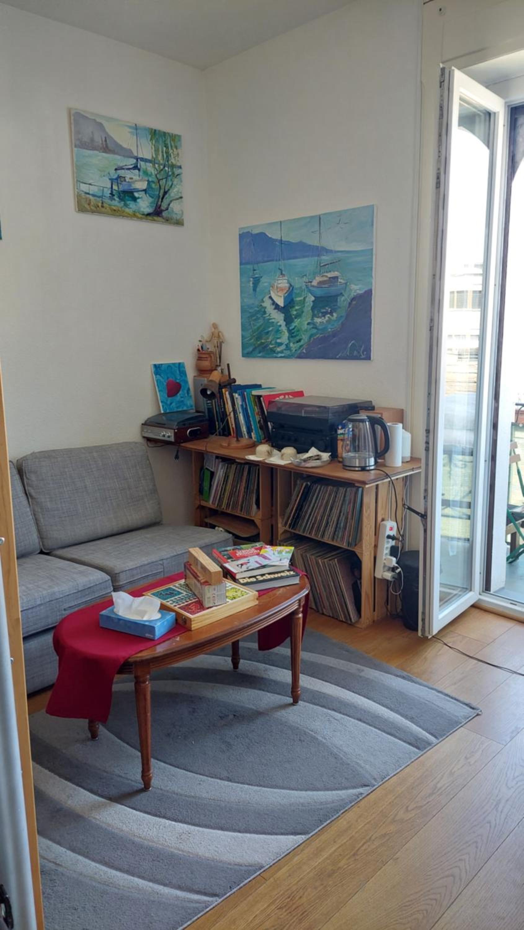 Inspiration room, lake, mountains, balcony in Montreux city center