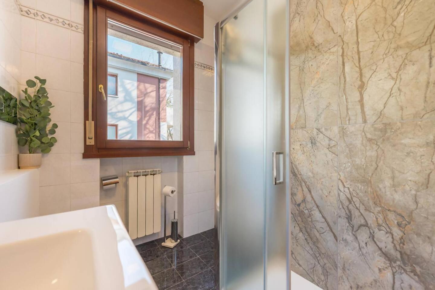 Unico Apt 4, 6 ospiti, parcheggio gratis, 10 minuti da Venezia