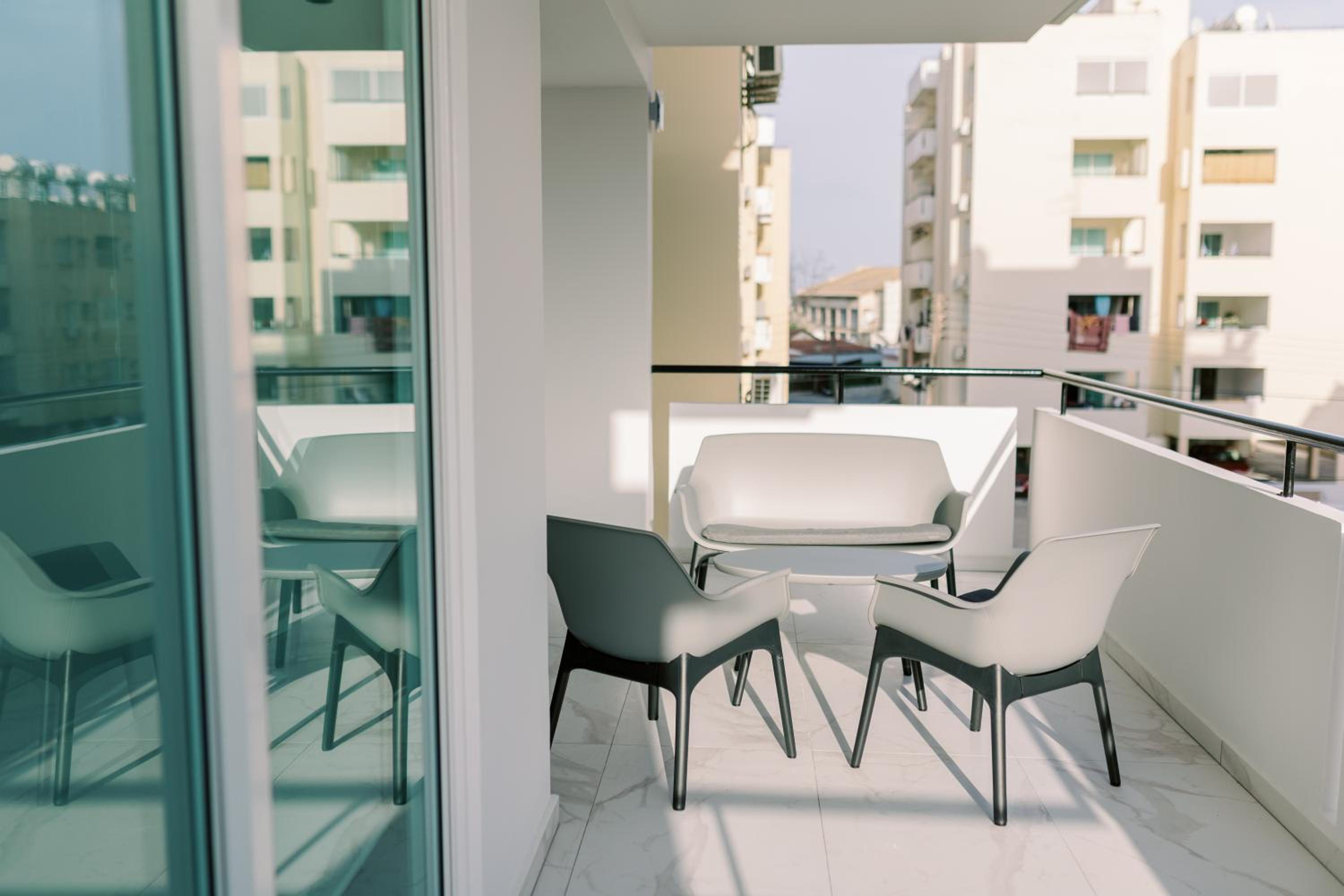2BR Amalfi Blue Apt in Larnaca - Pool & 10Min Walk to Mackenzie Beach!