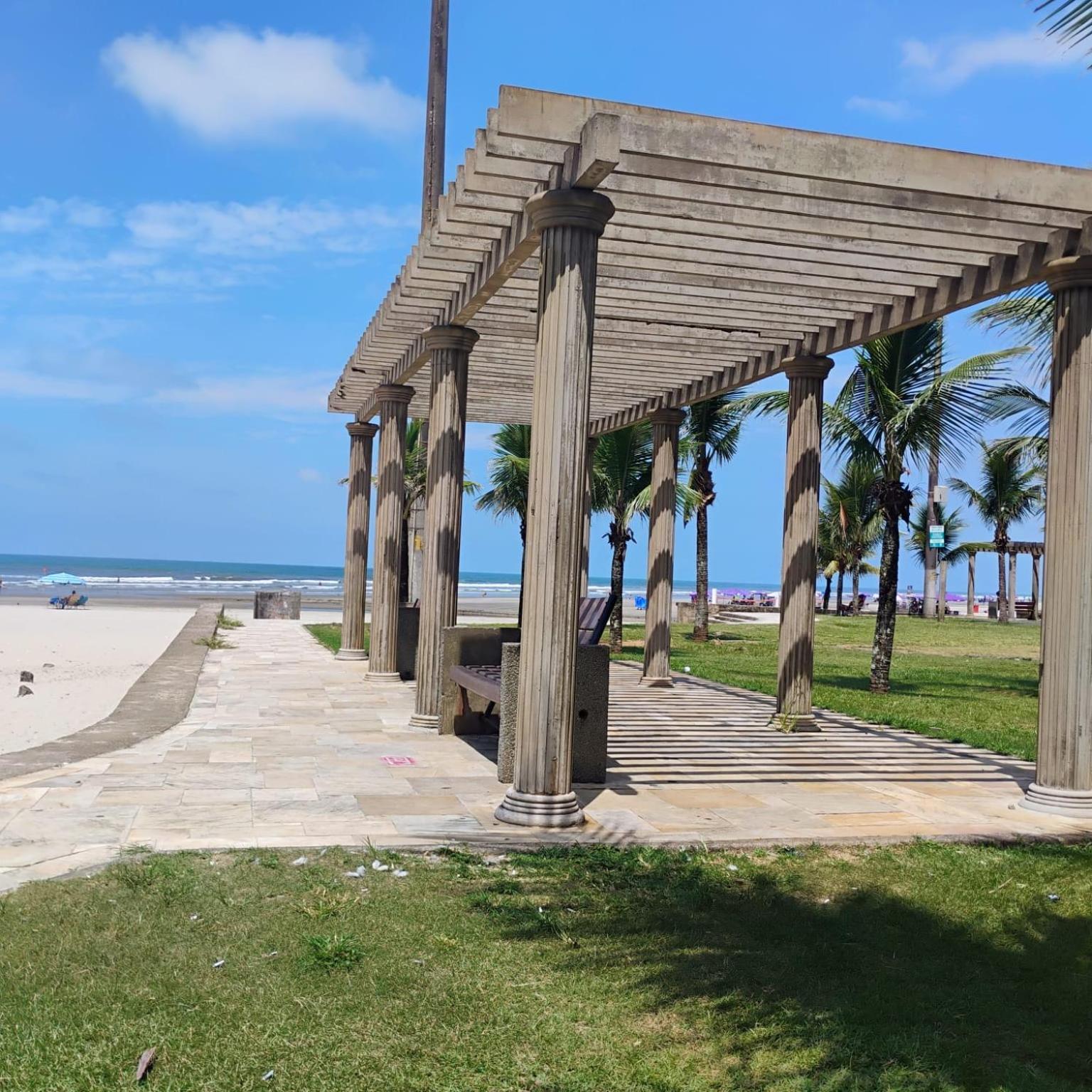 Casa Praia Grande pé na areia