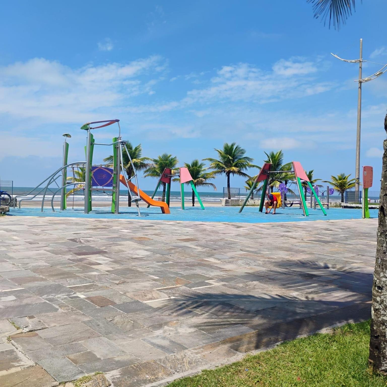 Casa Praia Grande pé na areia