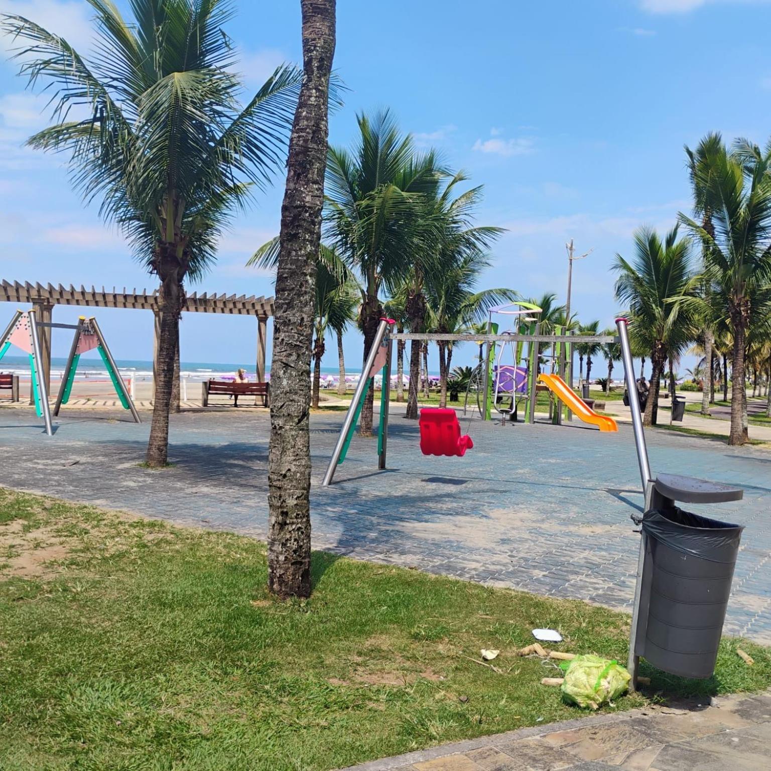 Casa Praia Grande pé na areia