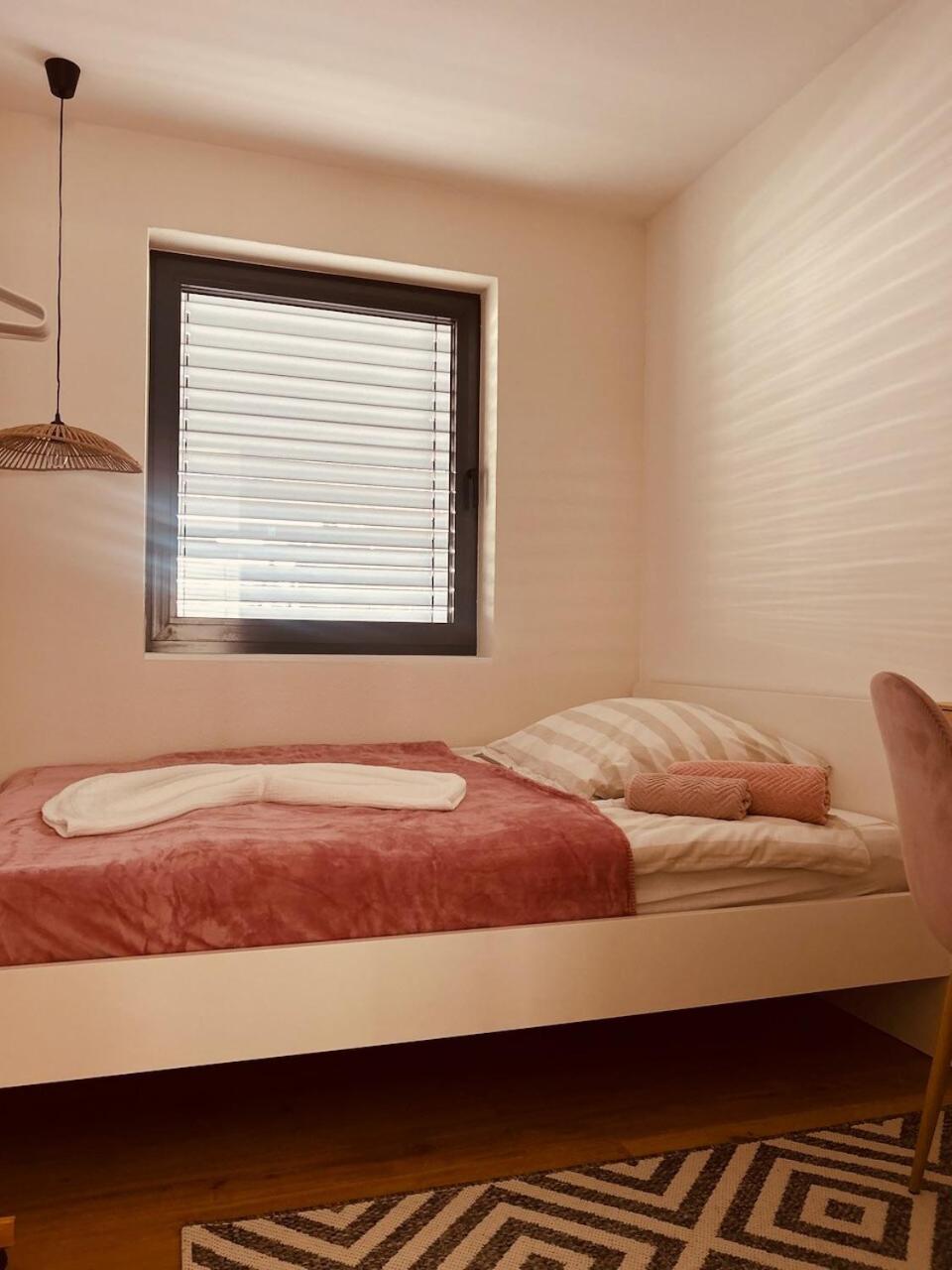 AlbLoft - Modernes neues Apartment nahe City & Alb für bis zu 6 Personen in Kirchentellinsfurt
