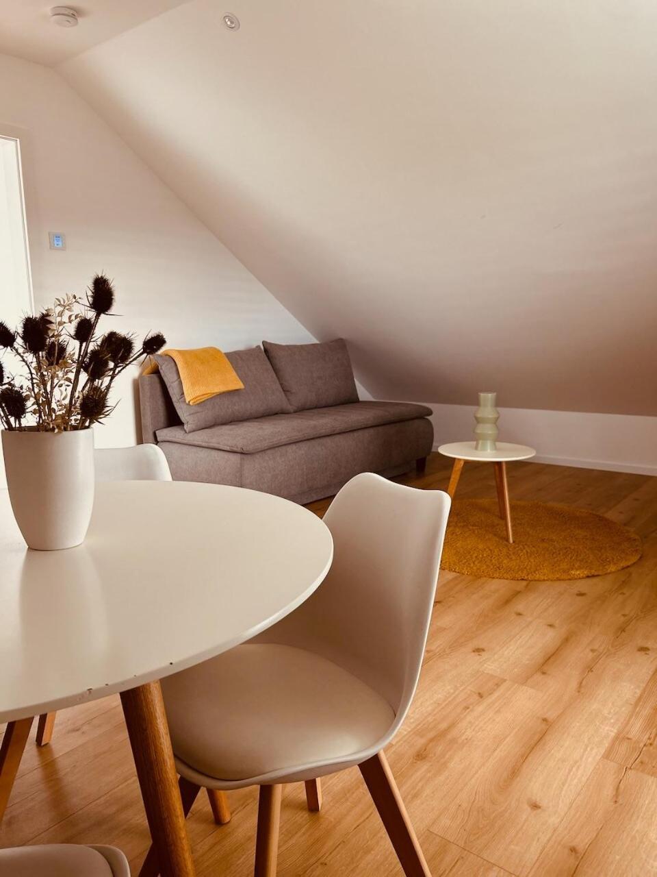 DachNest - Wundervolles neues Dachgeschoss Apartment für bis zu 4 Personen in Kirchentellinsfurt
