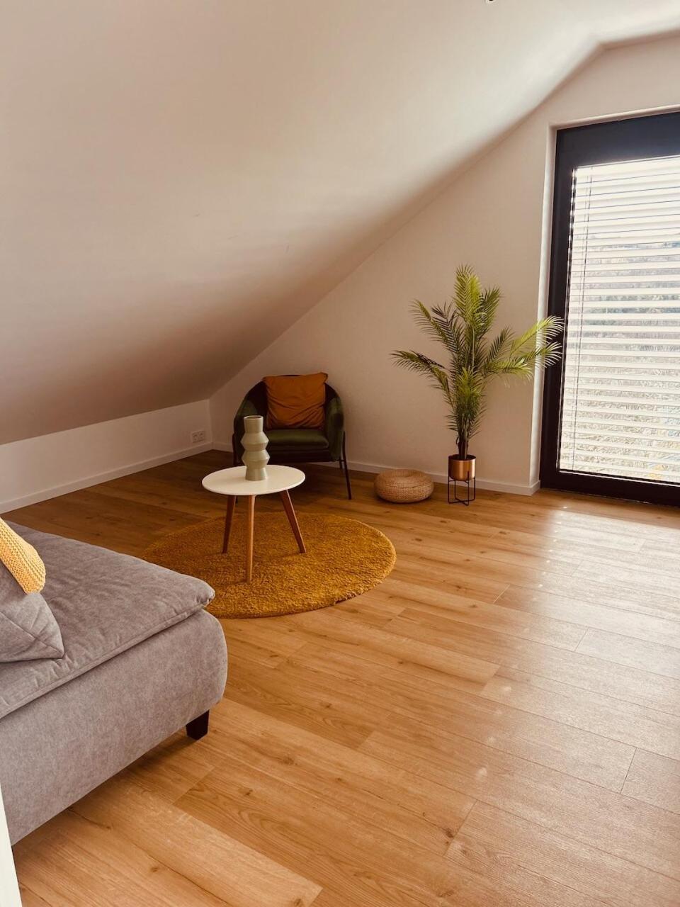 DachNest - Wundervolles neues Dachgeschoss Apartment für bis zu 4 Personen in Kirchentellinsfurt