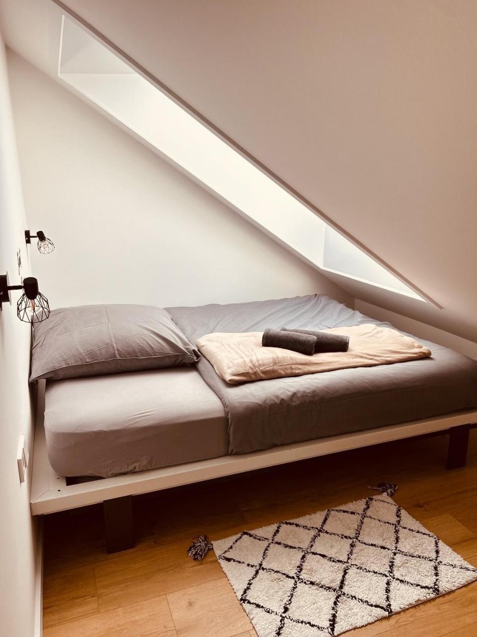 DachNest - Wundervolles neues Dachgeschoss Apartment für bis zu 4 Personen in Kirchentellinsfurt
