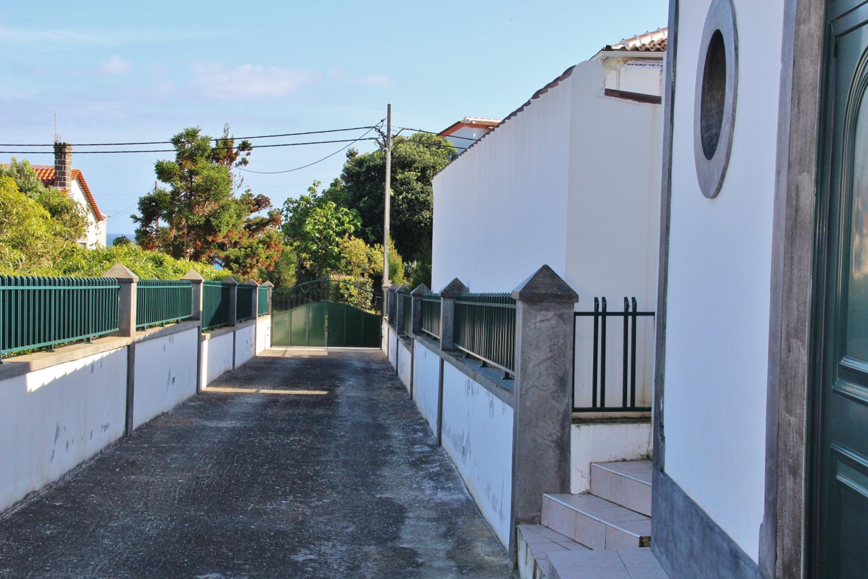 Rib's House view 3
