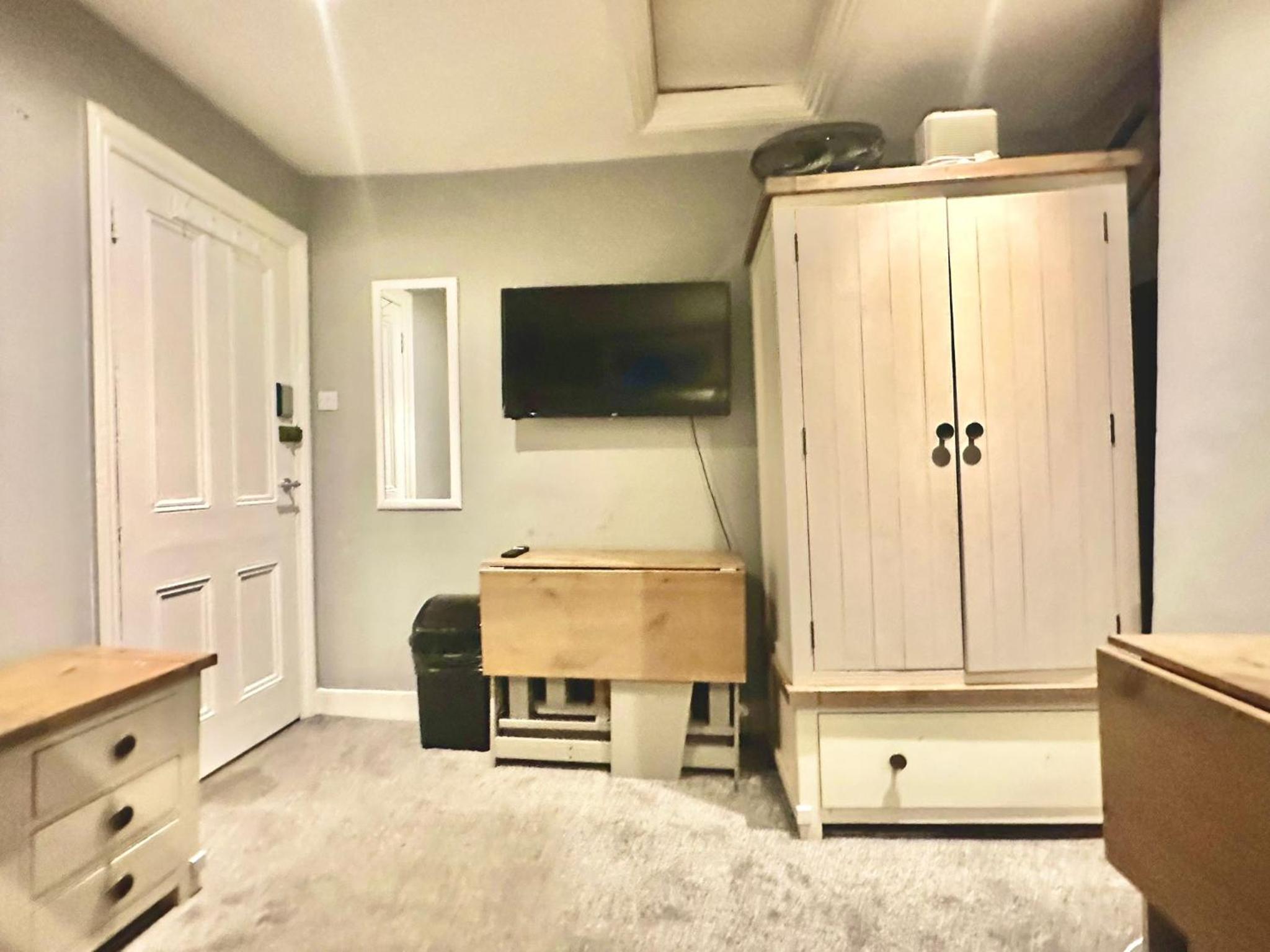 Edgware rooms