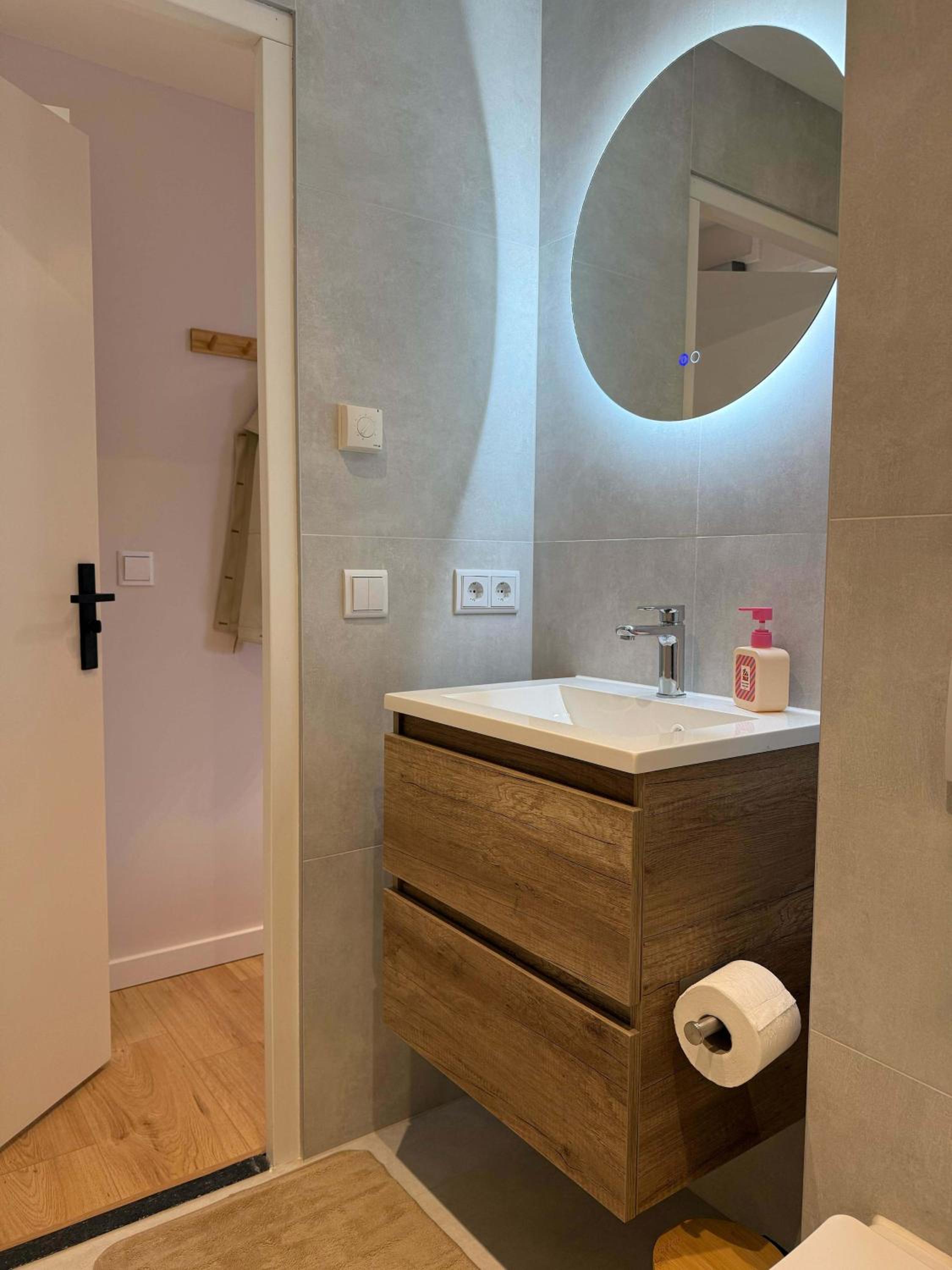 The Cozy Nest Stylish and Serene City Studio