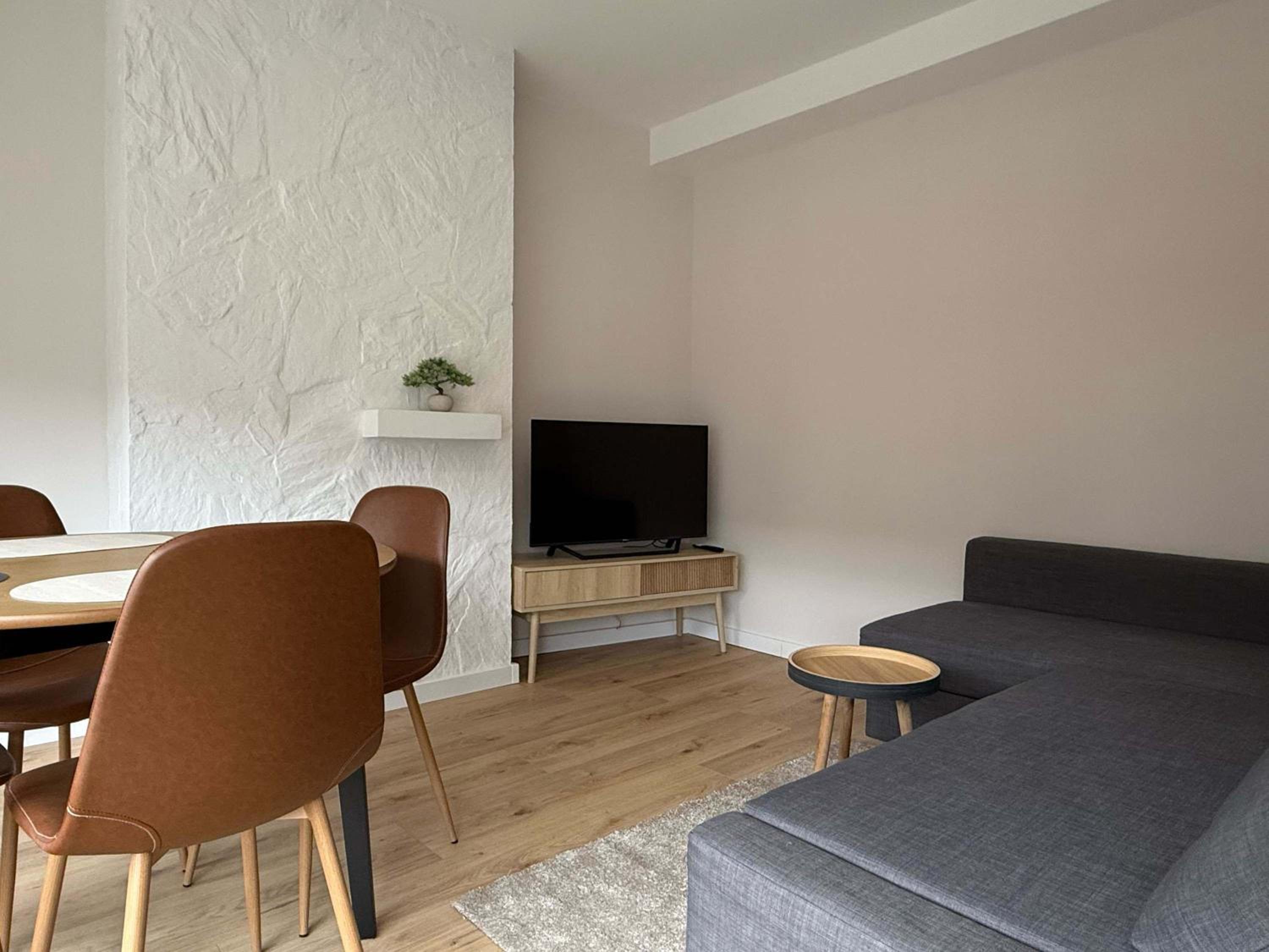 Prime Location 1BR Apartment Walk Everywhere