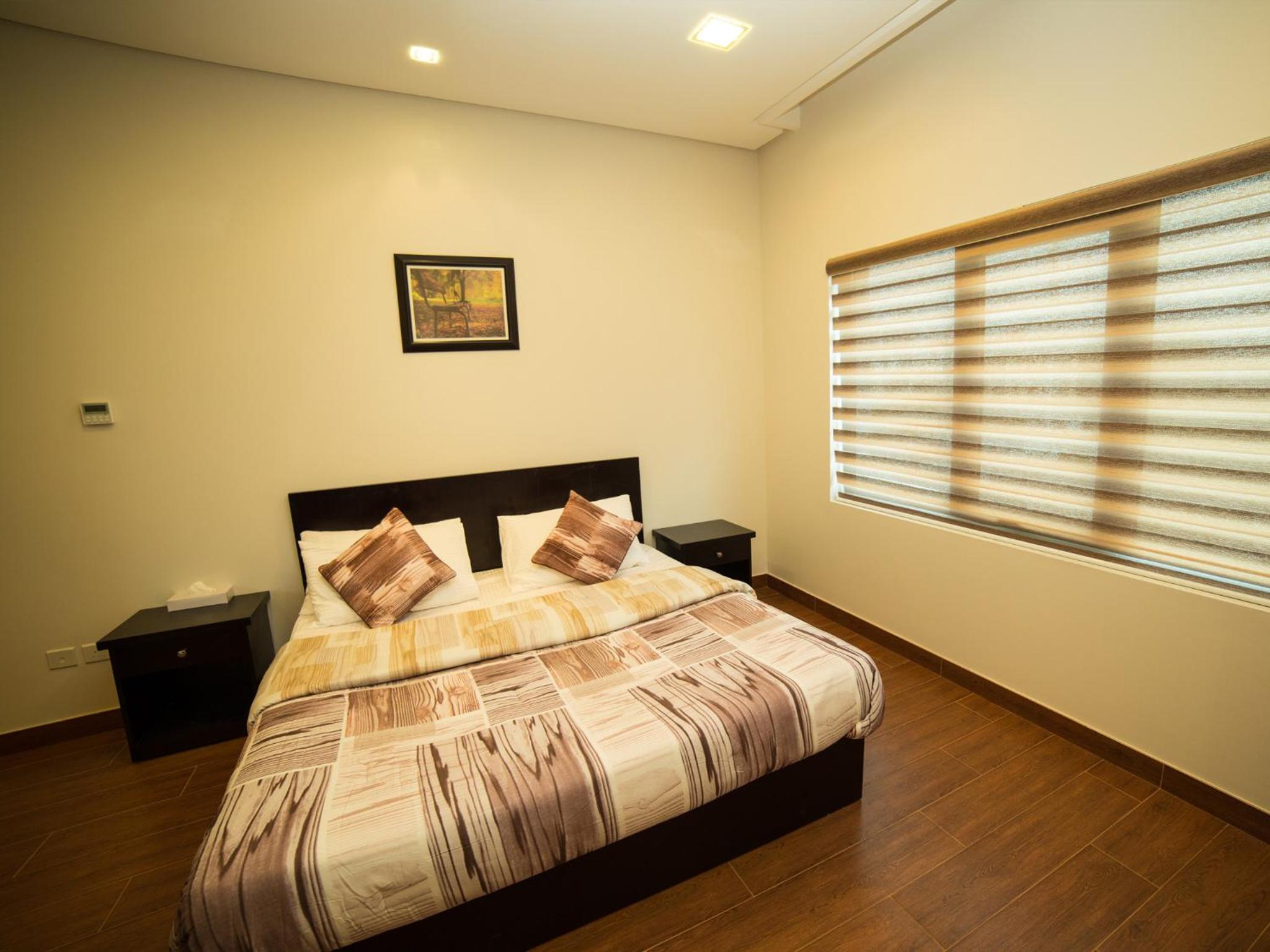 Golden Rose Luxury Suites (Royal Executive)