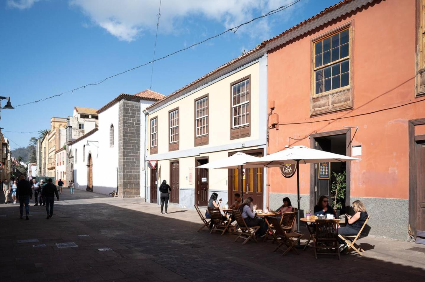 Modern Comfort in the Heart of La Laguna