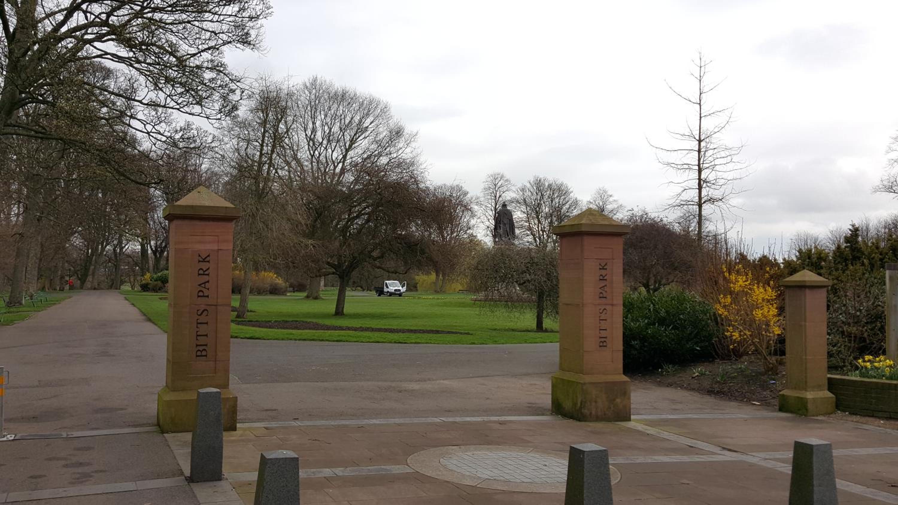 The Sawmills, Carlisle - Spacious 4 Bedroom Family House - Free WiFi - & Parking - Walk to Carlisle Castle