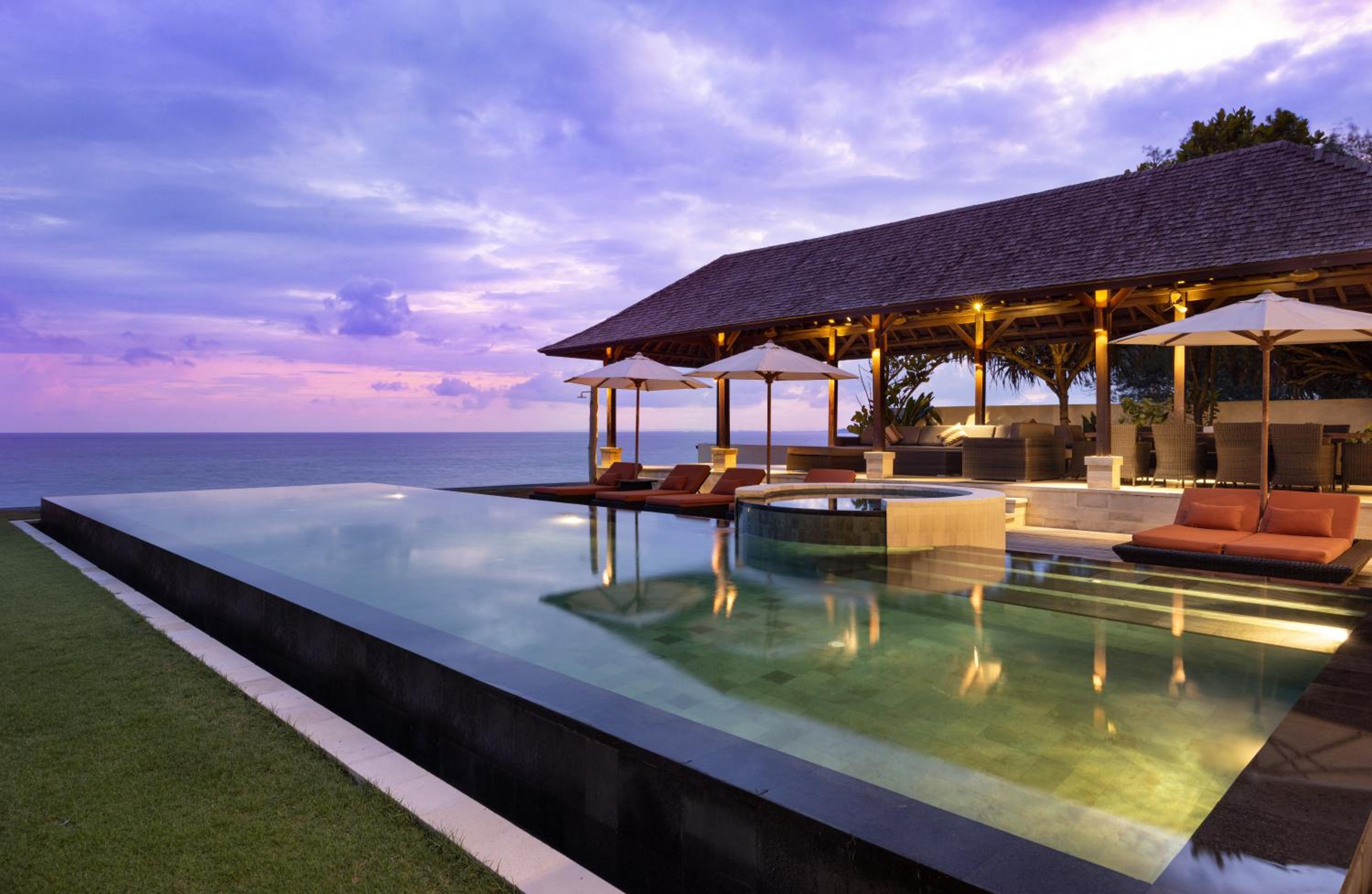 Villa Rosita Oceanfront Villa with Private Chef in Bali