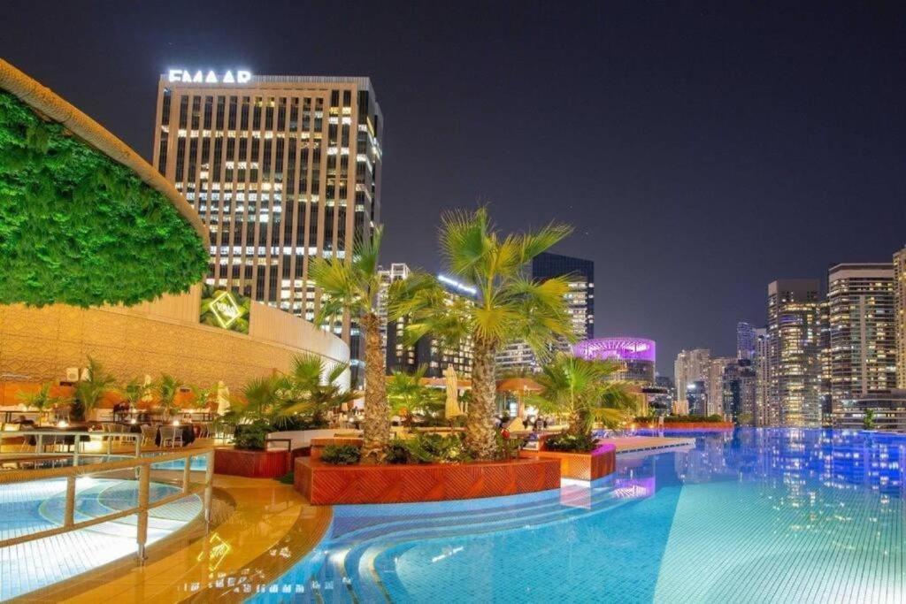JW Marriott Marina By Luxe Living Collection - Wane By Somiya Infinity Pool
