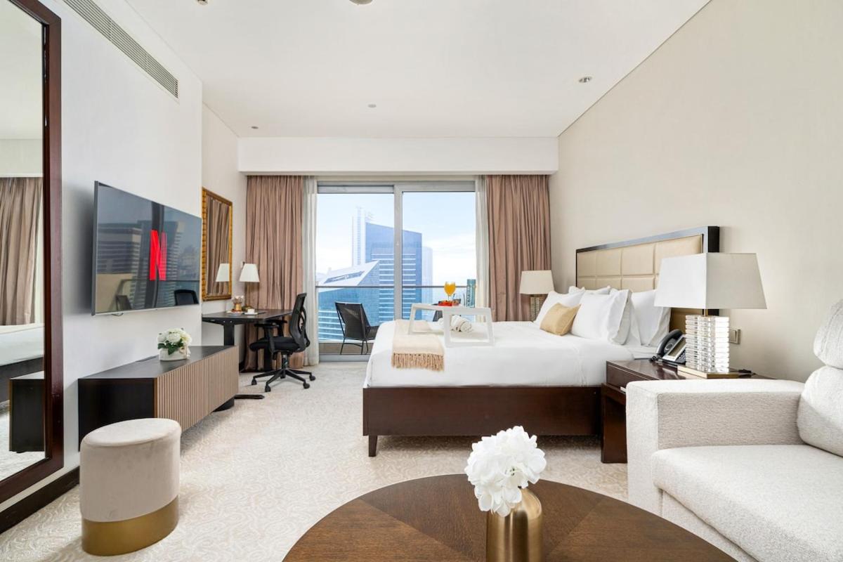 JW Marriott Marina By Luxe Living Collection - Wane By Somiya Infinity Pool