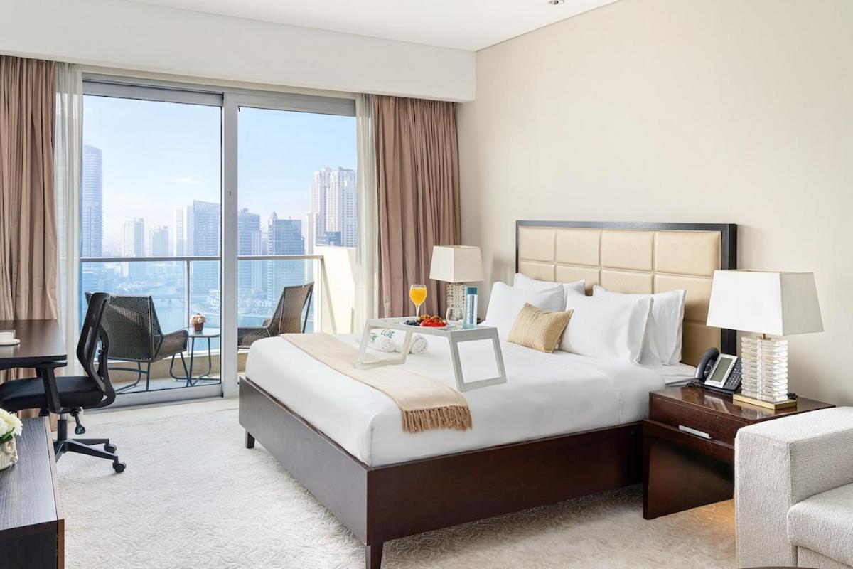 JW Marriott Marina By Luxe Living Collection - Wane By Somiya Infinity Pool