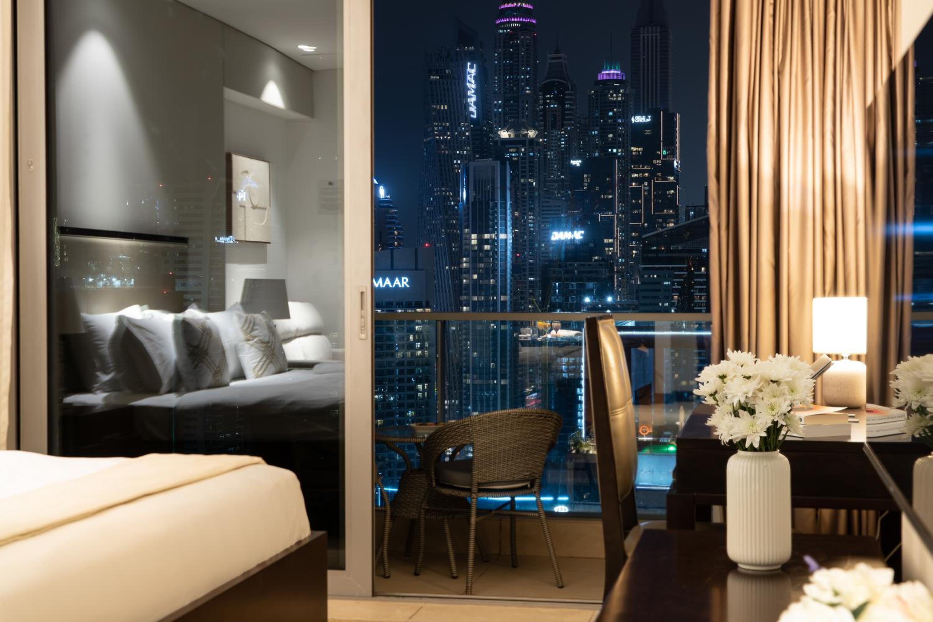 JW Marriott Marina By Luxe Living Collection - Wane By Somiya Infinity Pool
