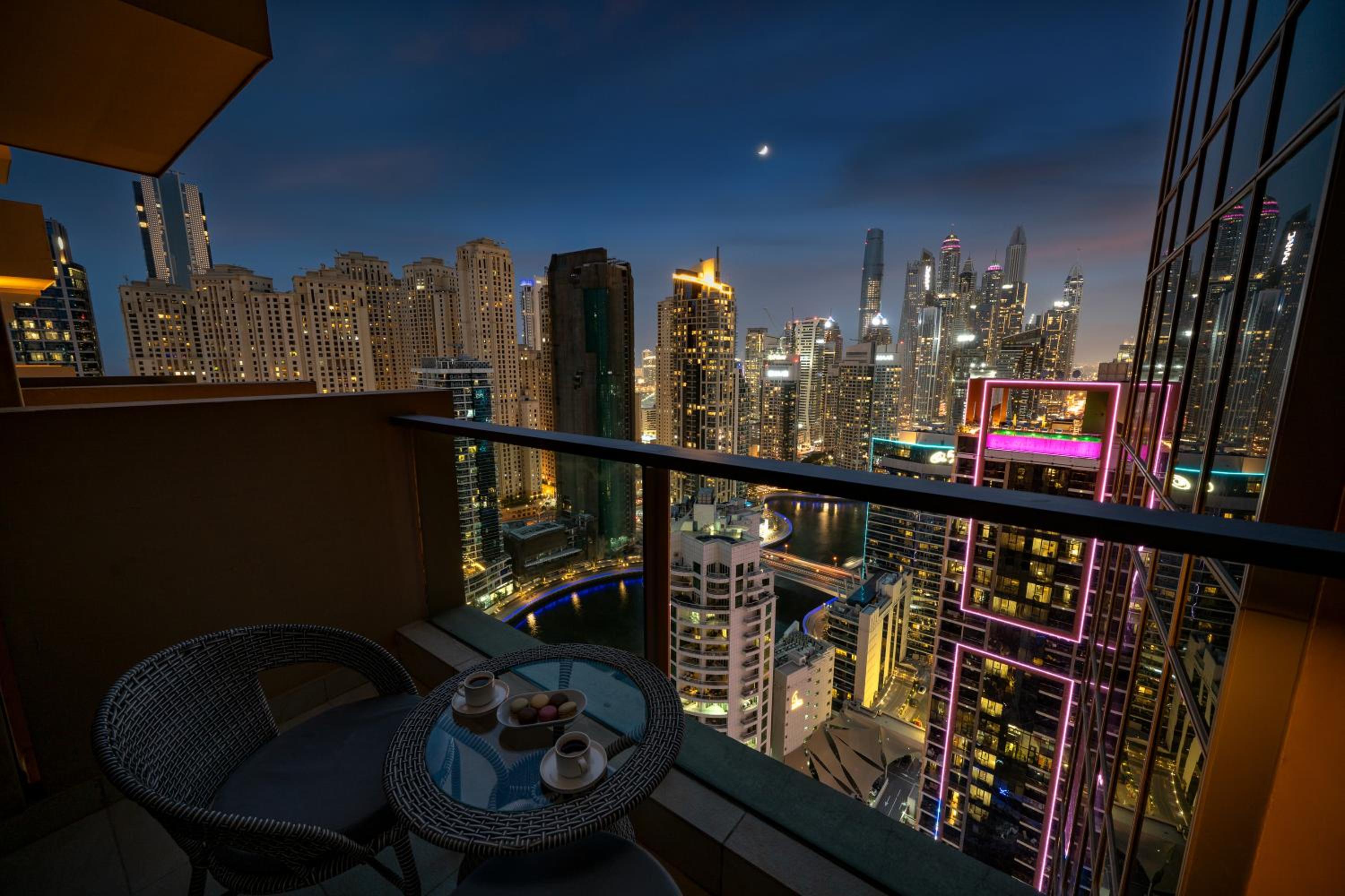 JW Marriott Marina By Luxe Living Collection - Wane By Somiya Infinity Pool