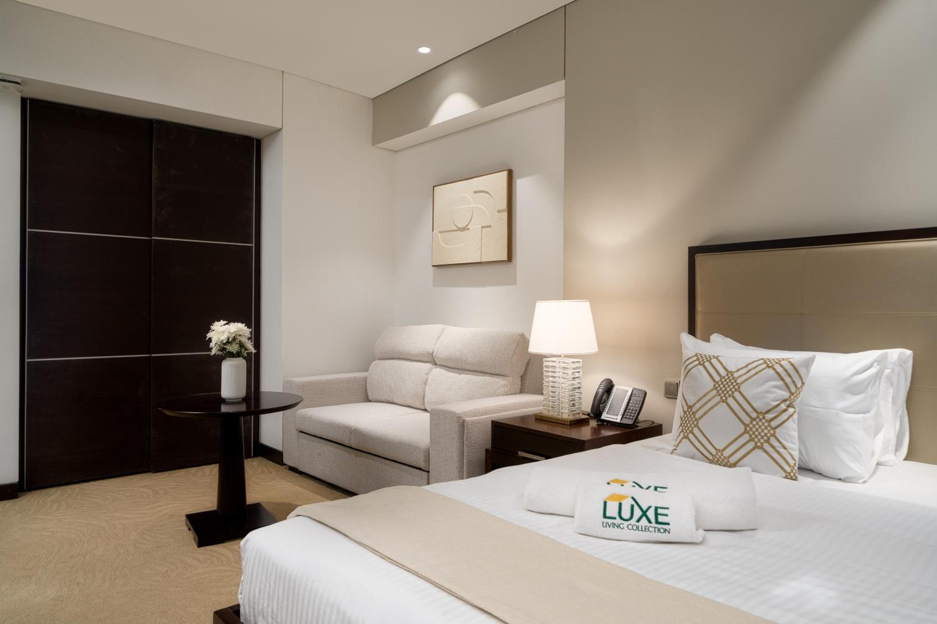 JW Marriott Marina By Luxe Living Collection - Wane By Somiya Infinity Pool
