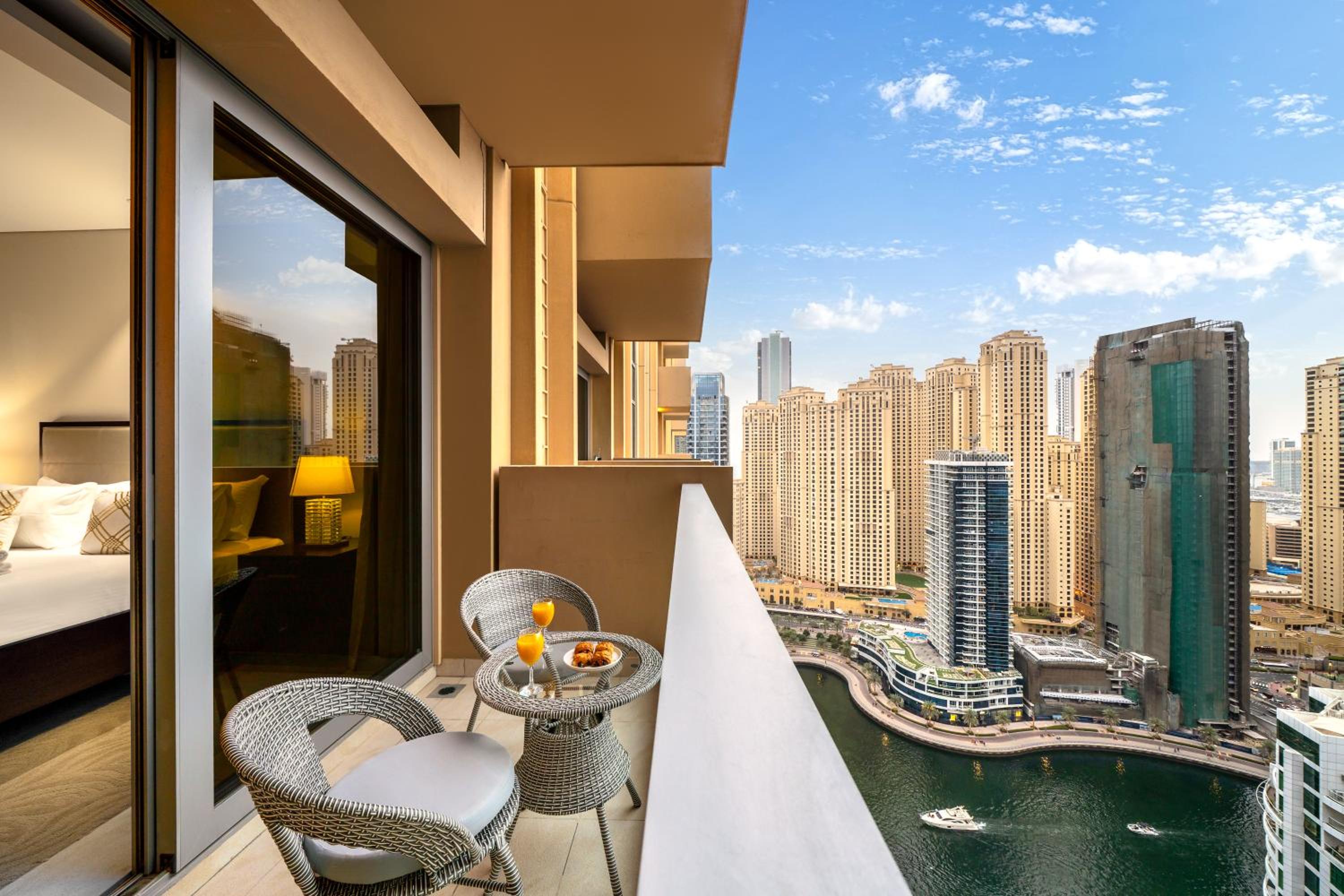 JW Marriott Marina By Luxe Living Collection - Wane By Somiya Infinity Pool