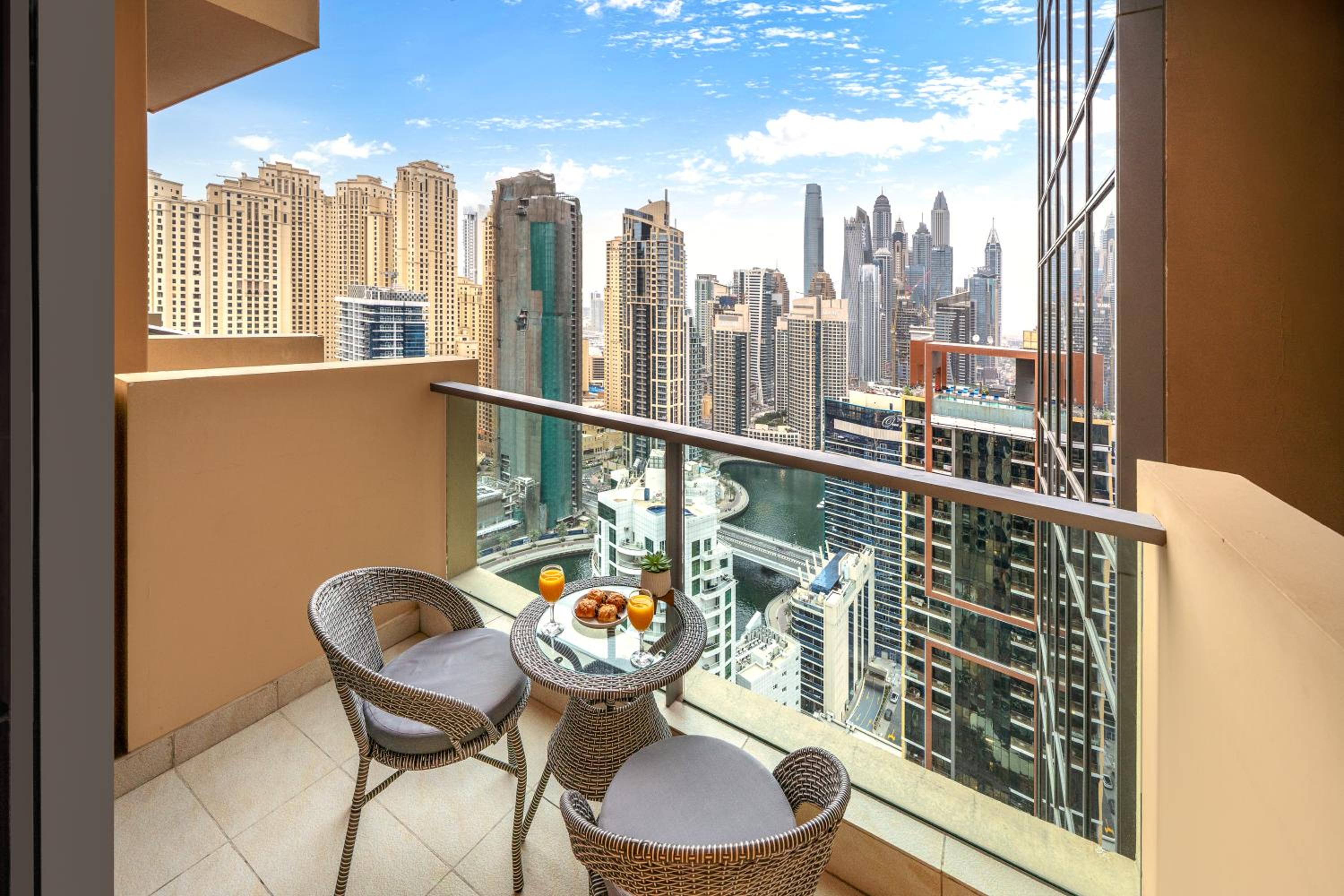 JW Marriott Marina By Luxe Living Collection - Wane By Somiya Infinity Pool