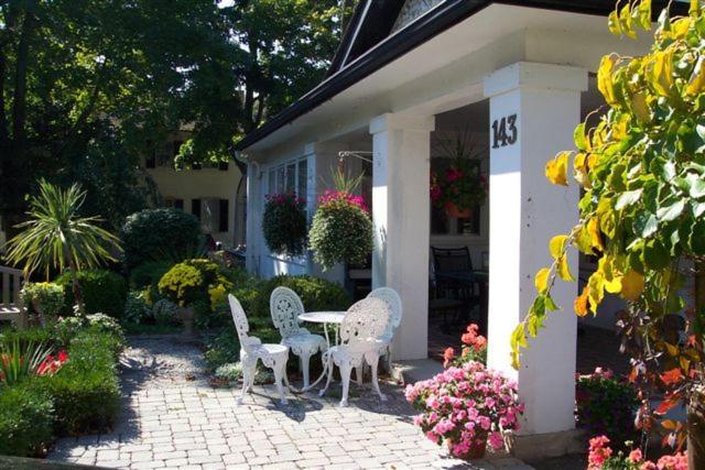 Bernard Gray Hall Bed and Breakfast