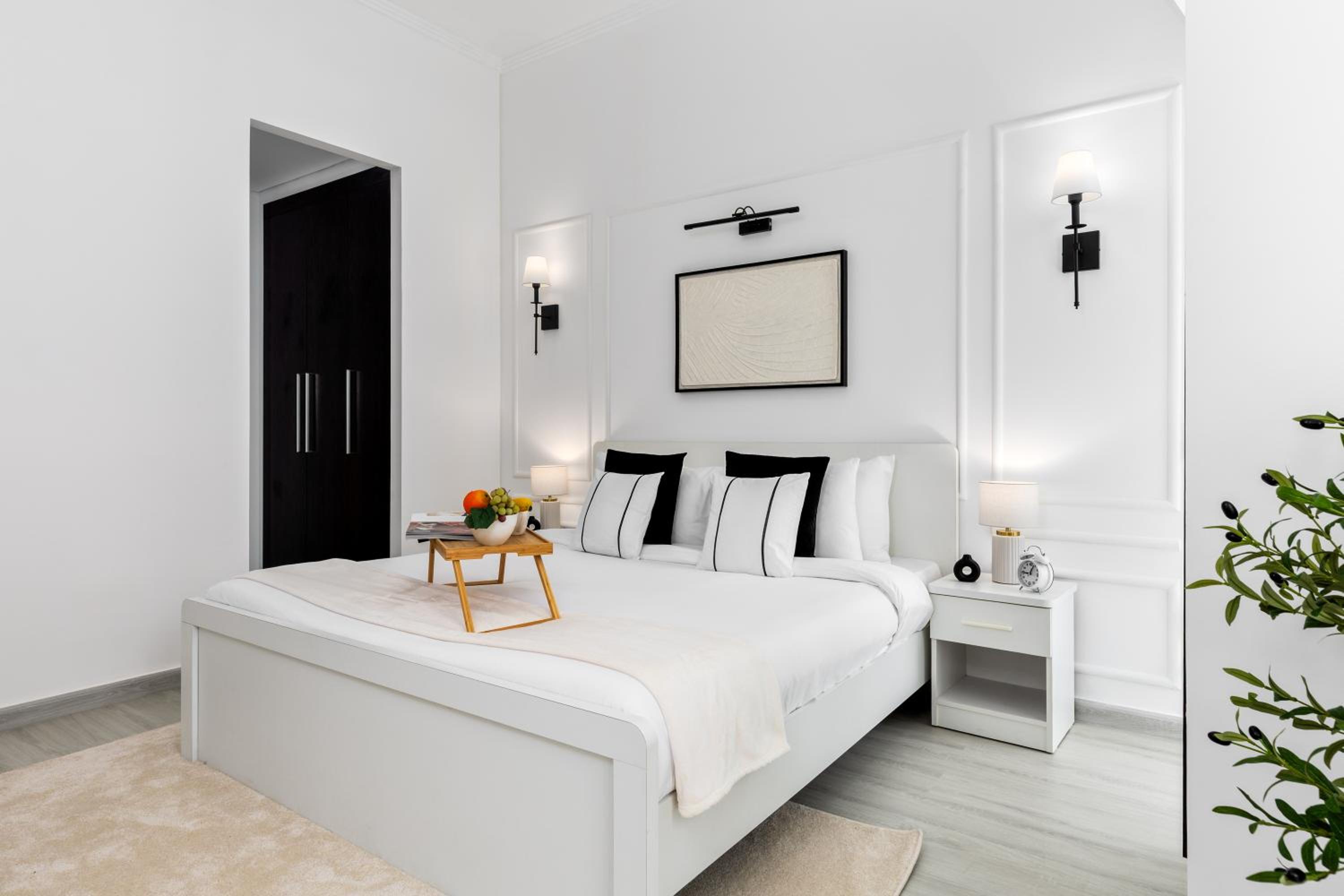 Maison Privee - Sleek Stay in Dubai Marina Famous Twisting Tower