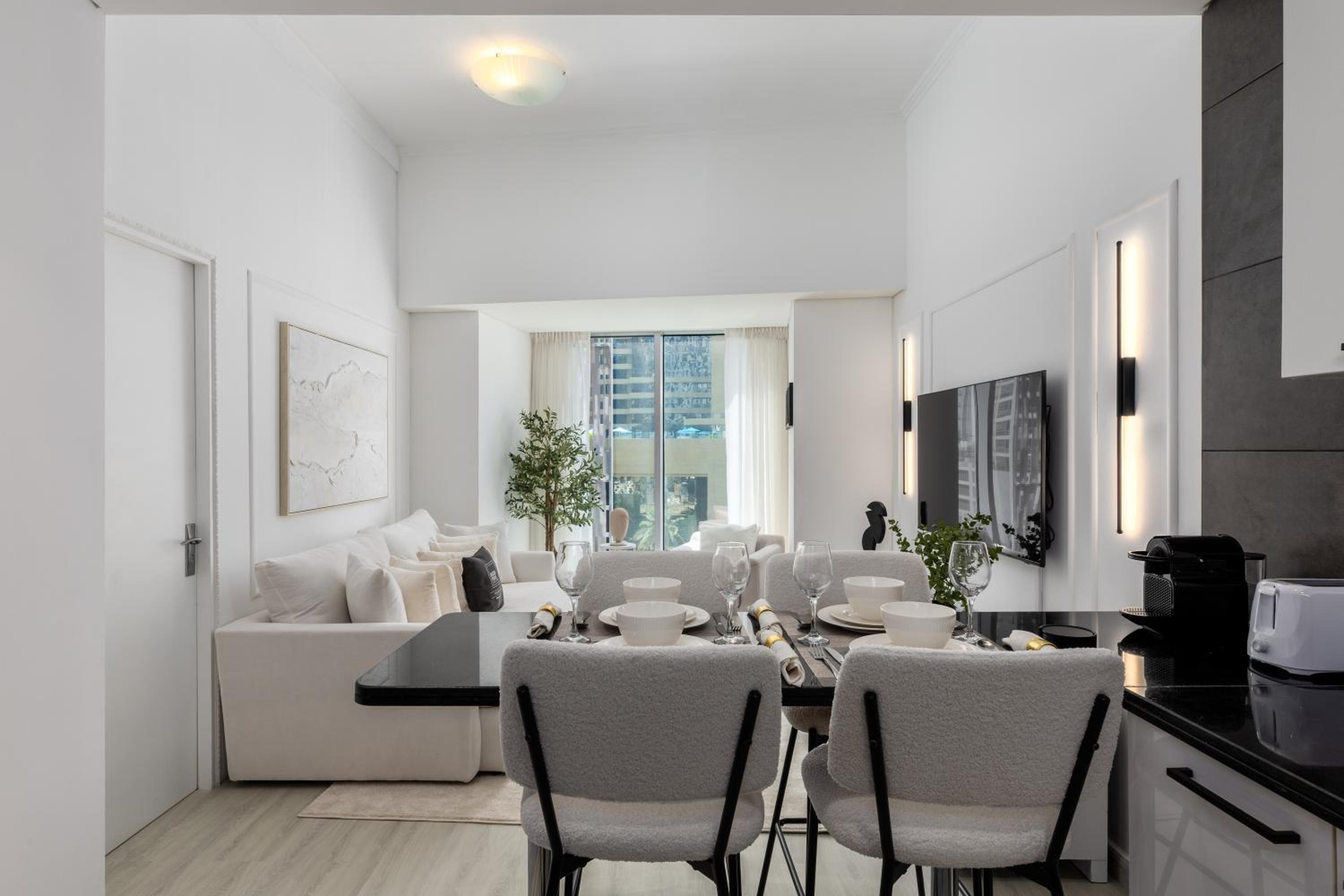Maison Privee - Sleek Stay in Dubai Marina Famous Twisting Tower