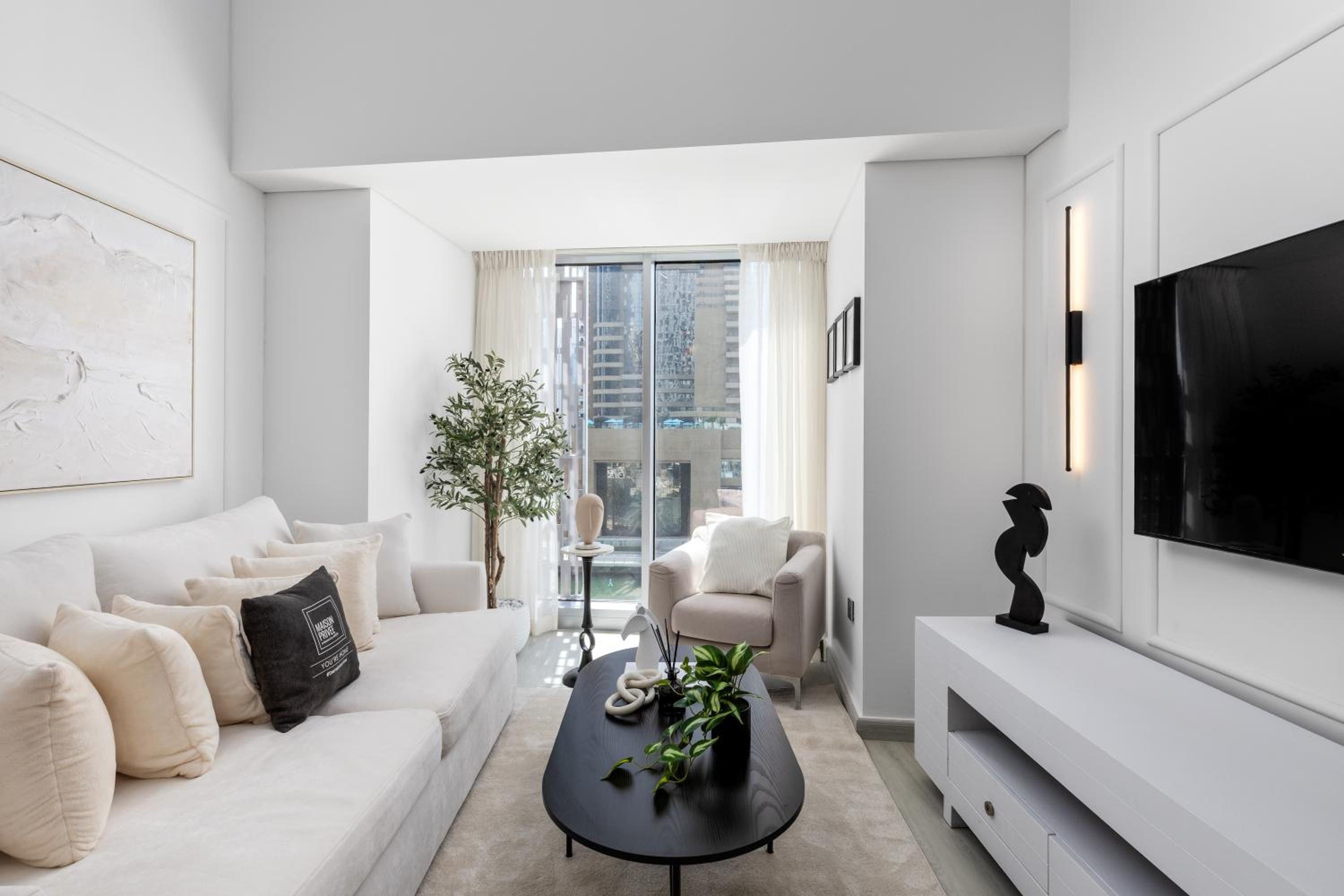 Maison Privee - Sleek Stay in Dubai Marina Famous Twisting Tower