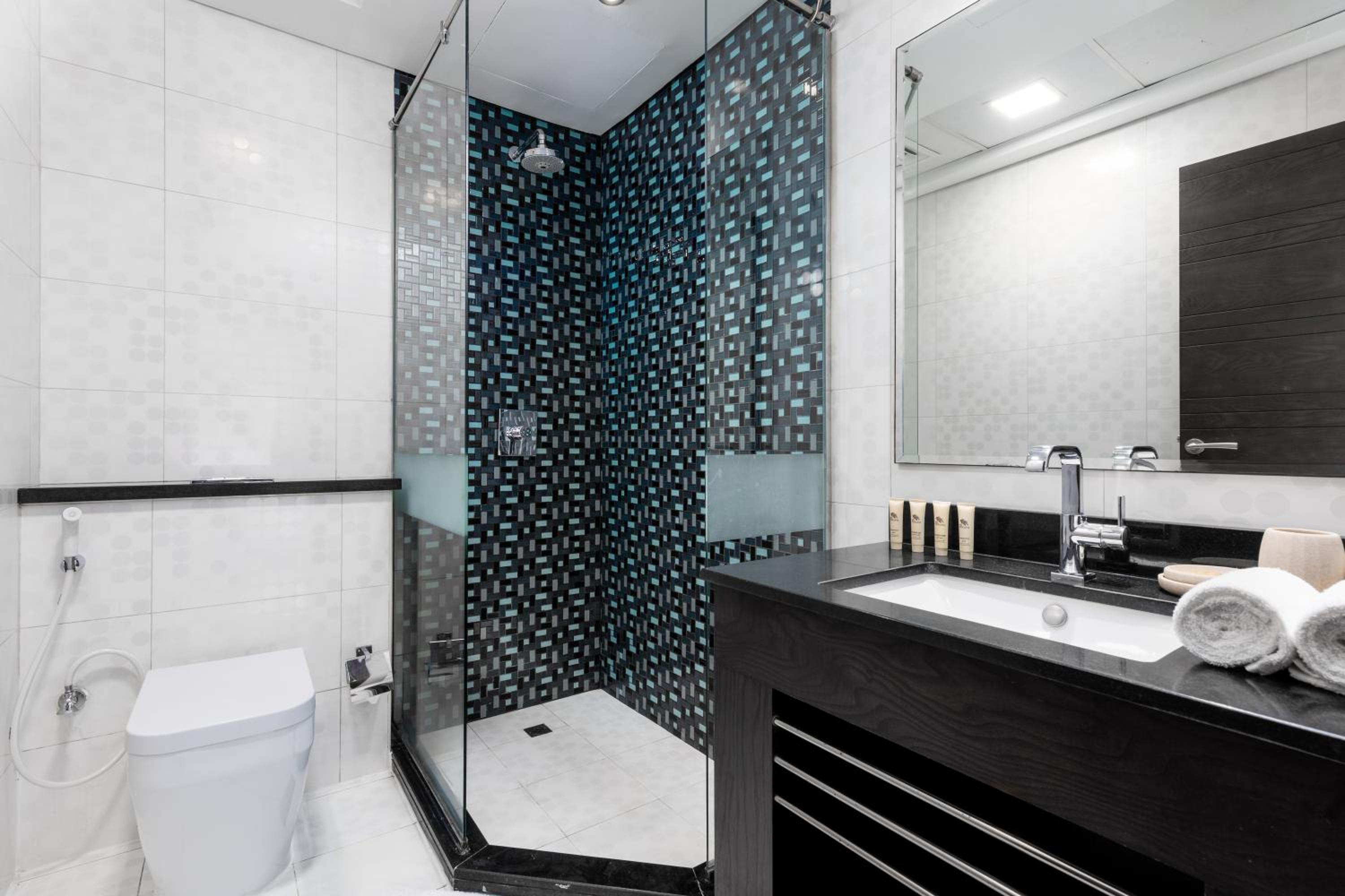 Maison Privee - Sleek Stay in Dubai Marina Famous Twisting Tower